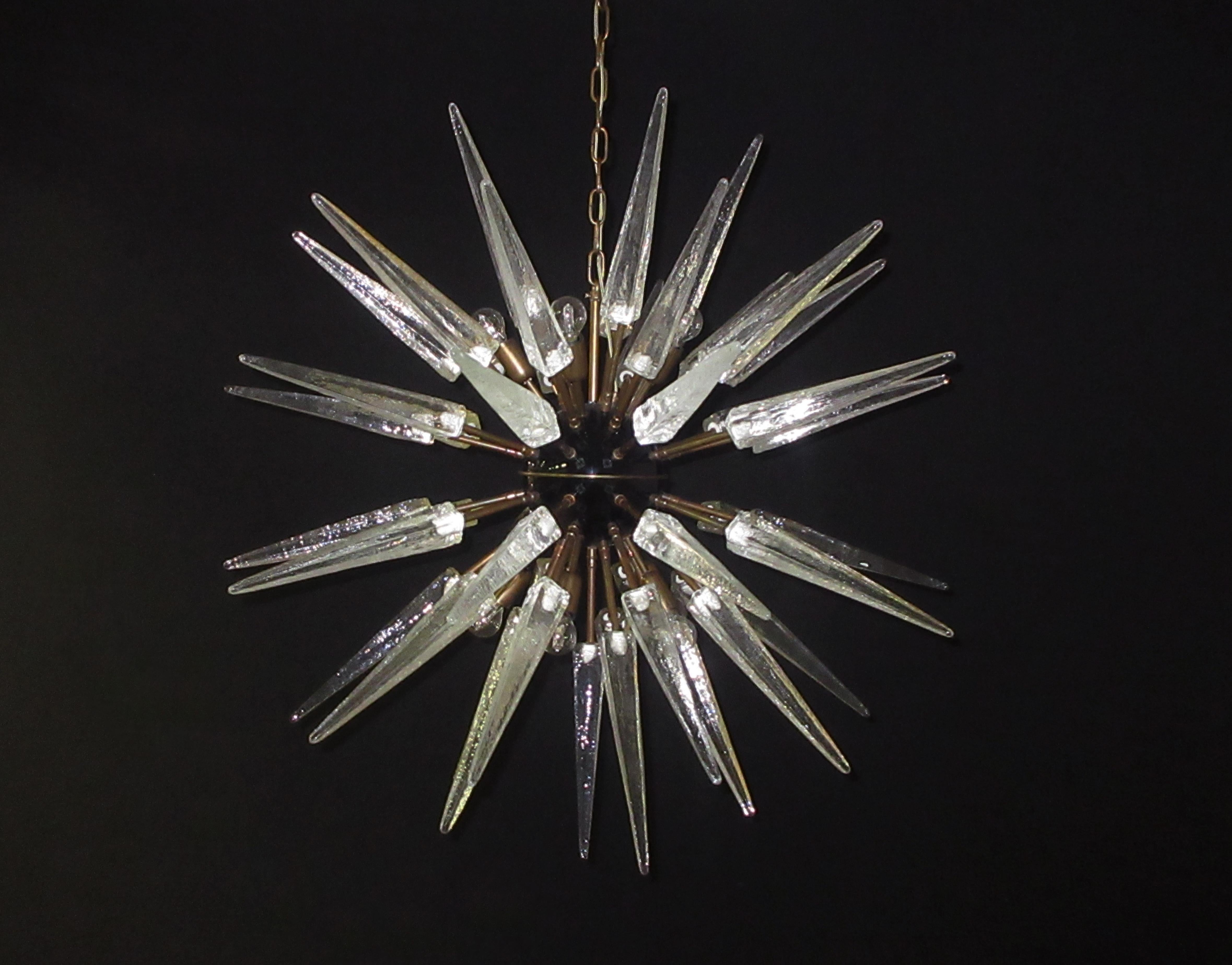 Italian Sputnik chandelier in a black and brass metal, 51 unobtainable trasparent glass tips. Murano blown glass in a traditional way. 10 light points.
Period: late xx century
Dimensions: 55,10 inches (140 cm) height with chain; 37,40 inches (95
