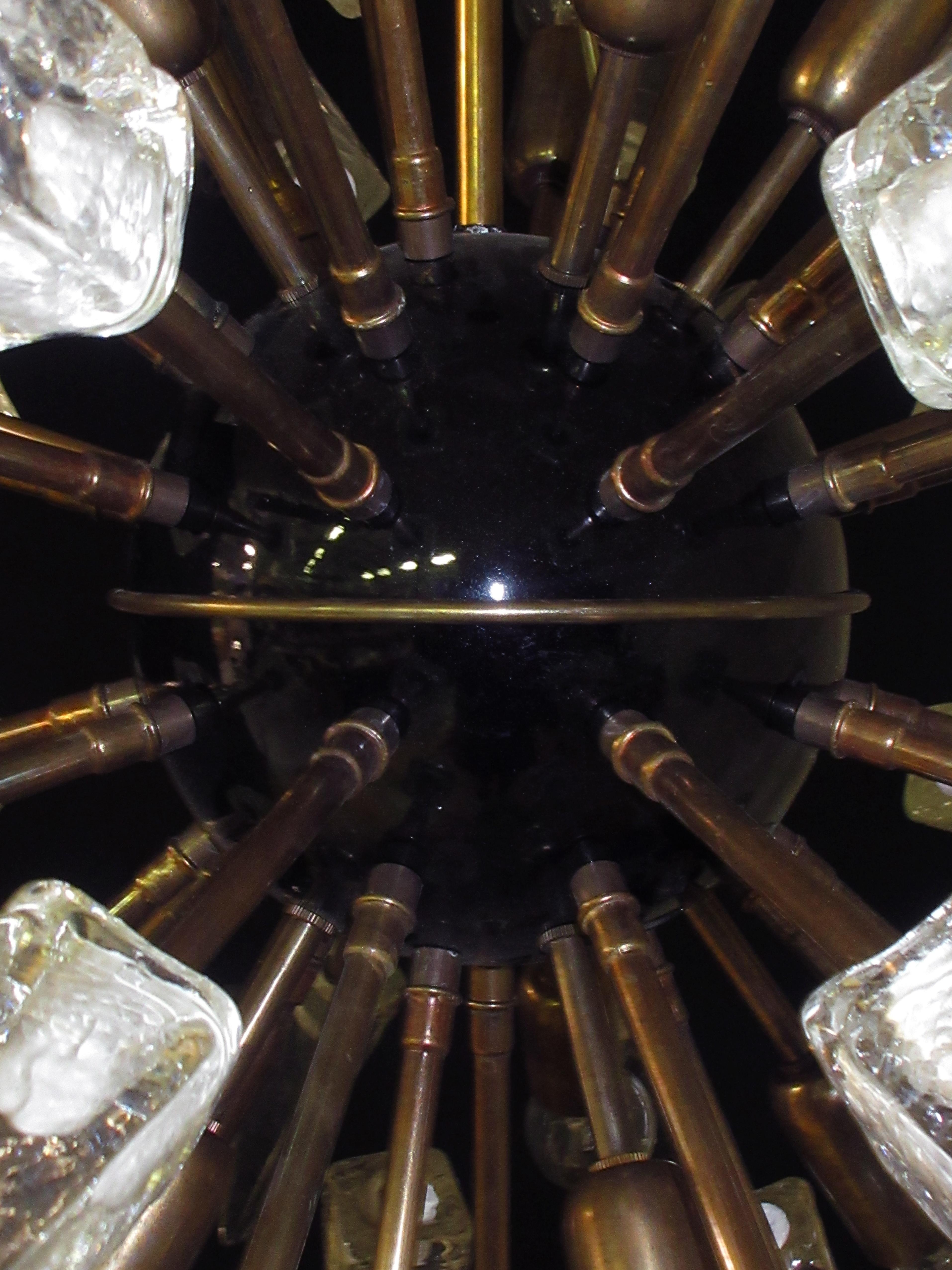 Exceptionnel lustre Spoutnik en verre de Murano transparent, 51 verres en vente 2