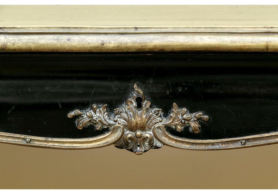 Français Exceptionnelle table à écrire Napoléon III en bronze et ébonite en vente