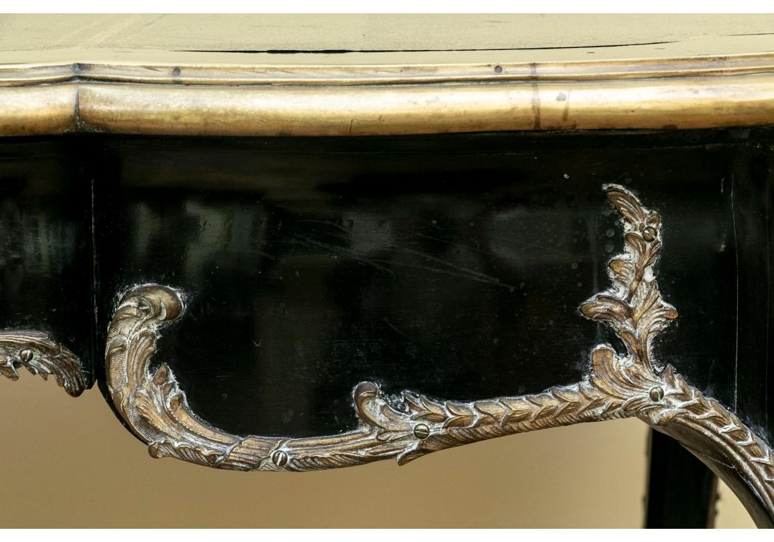 XIXe siècle Exceptionnelle table à écrire Napoléon III en bronze et ébonite en vente