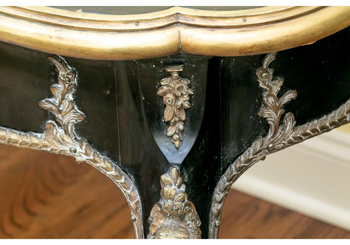 Bronze Exceptionnelle table à écrire Napoléon III en bronze et ébonite en vente