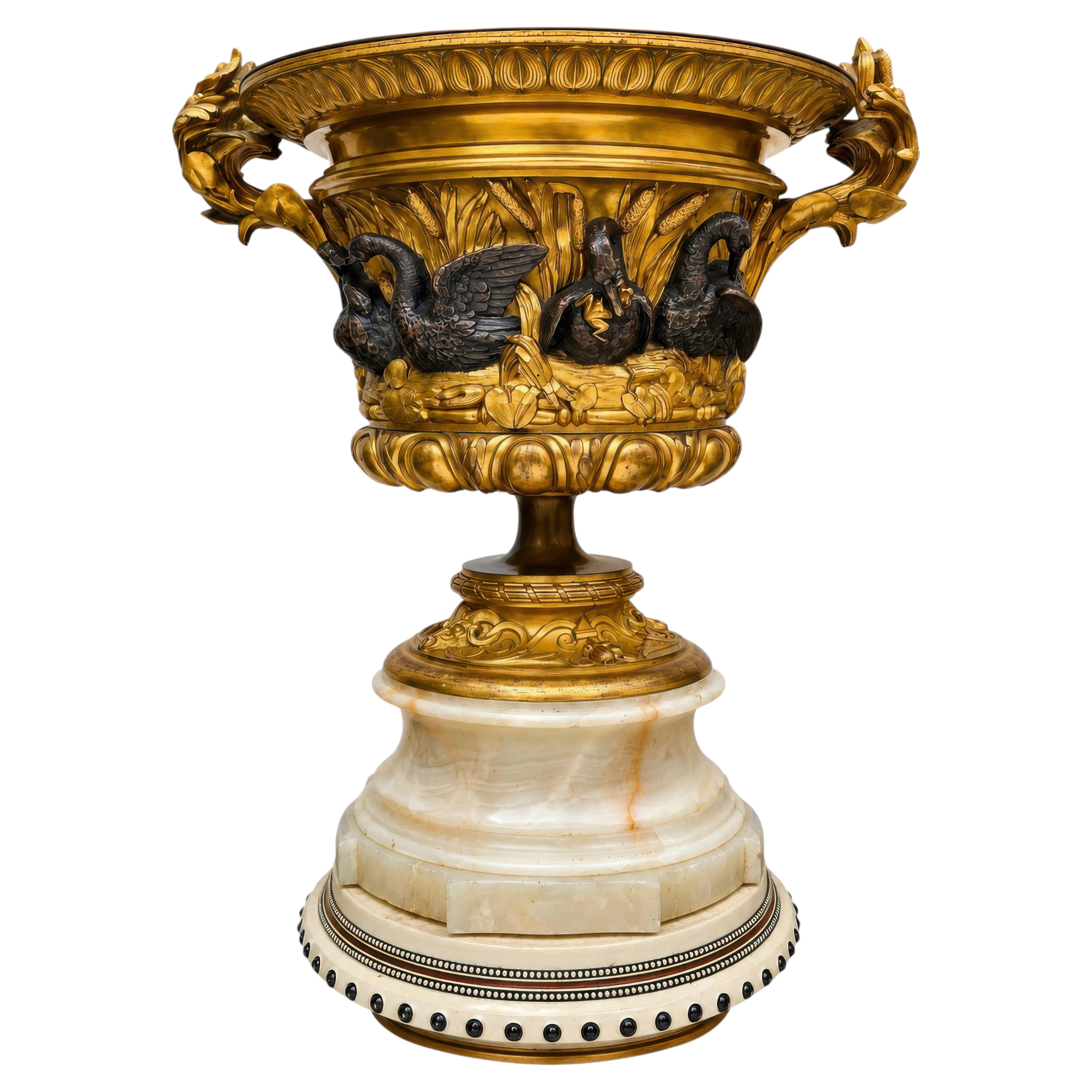 Excepcional Urna Centro de Mesa Cisne Napoleón III de Bronce Dorado y Ónice, Francia en venta