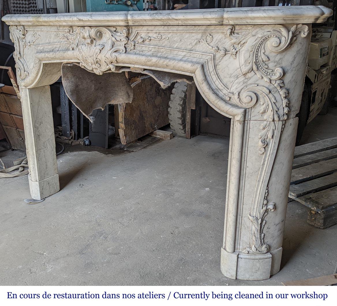 Exceptional Napoleon III period mantel in veined Carrara marble For Sale 4