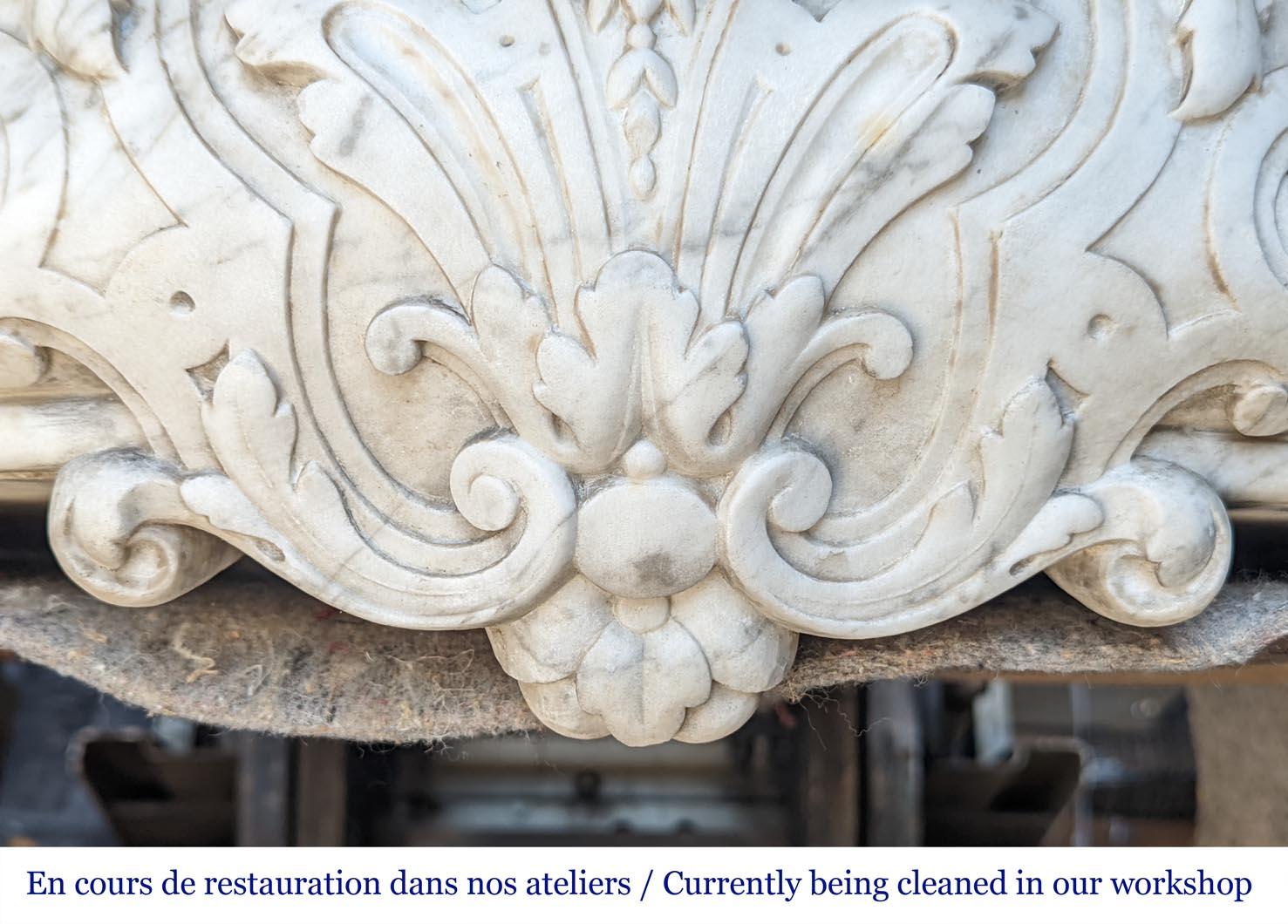 Exceptional Napoleon III period mantel in veined Carrara marble In Good Condition For Sale In SAINT-OUEN-SUR-SEINE, FR
