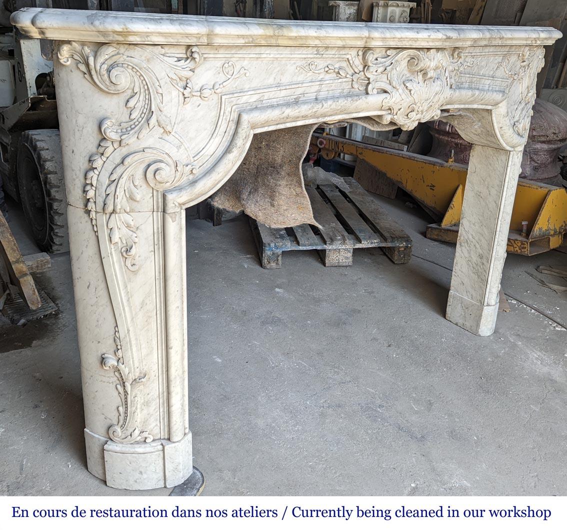Exceptional Napoleon III period mantel in veined Carrara marble For Sale 1