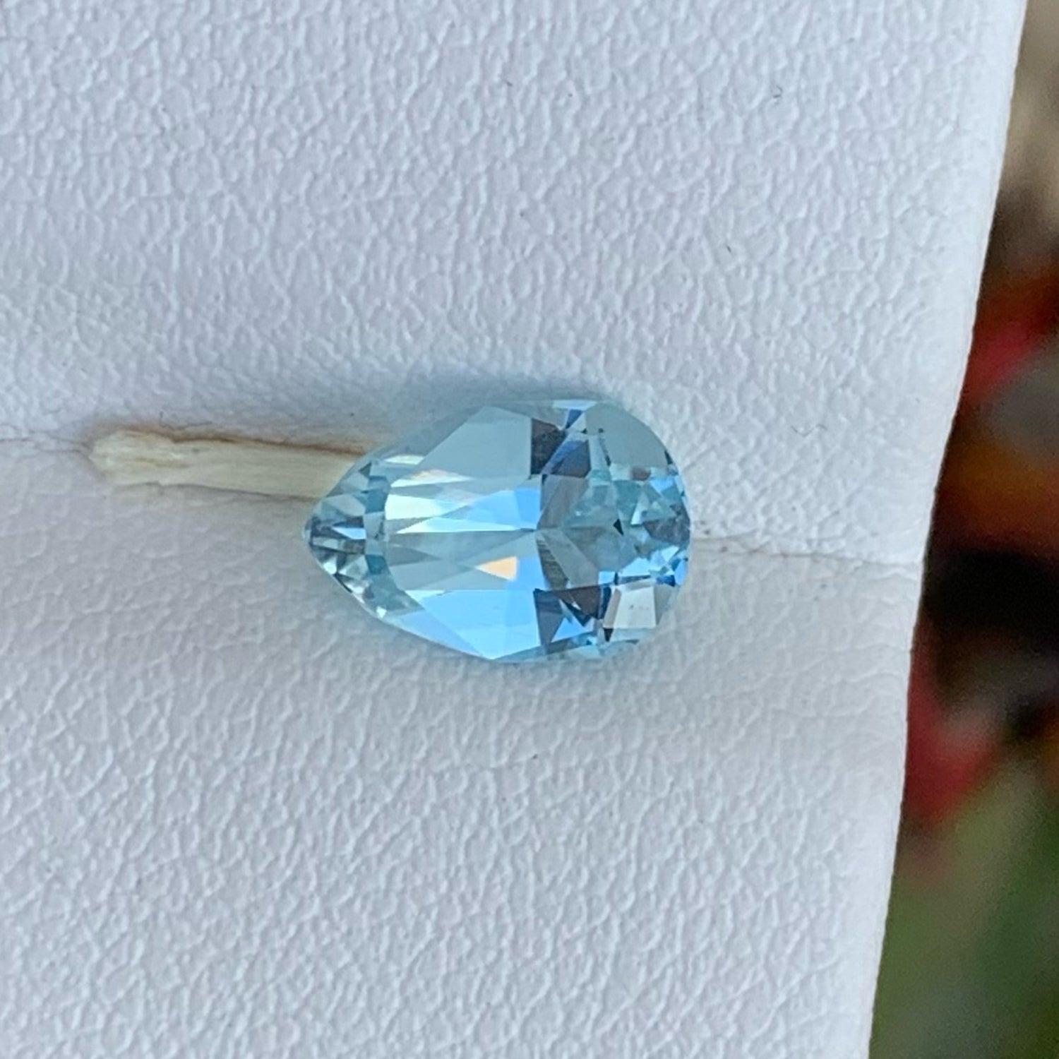 Modern Exceptional Natural Aquamarine Stone 1.35 CT Fancy Pear Cut Gemstone jewelry Use For Sale