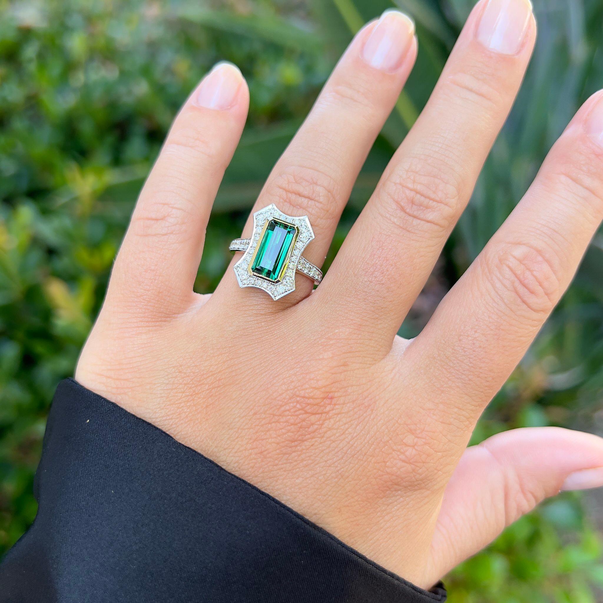 Exceptional Natural Green Tourmaline Ring Diamond Setting 3.42 Carats 14K Gold In Excellent Condition For Sale In Laguna Niguel, CA