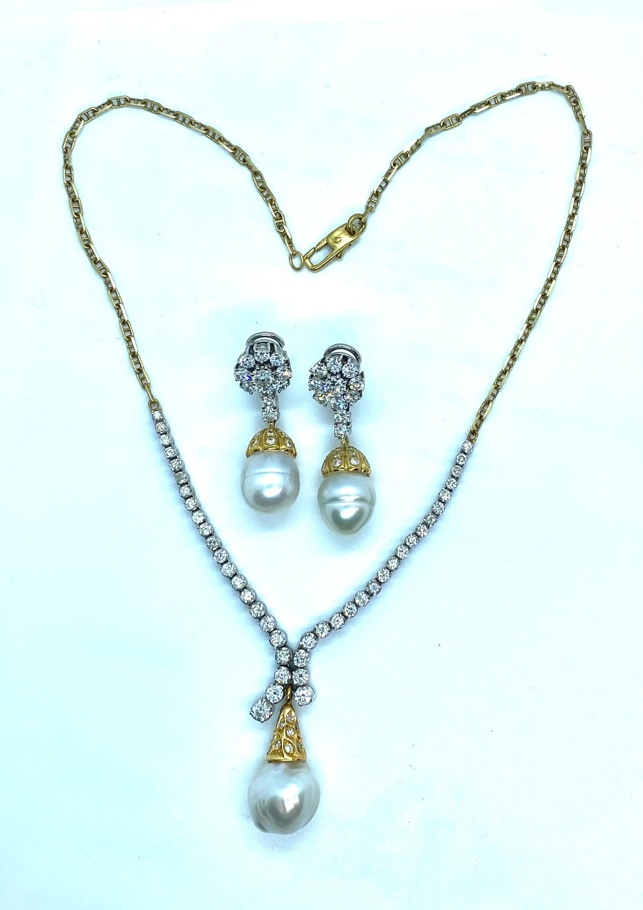 Women's Exceptional pearls and diamonds necklace and pendant earrings Set For Sale