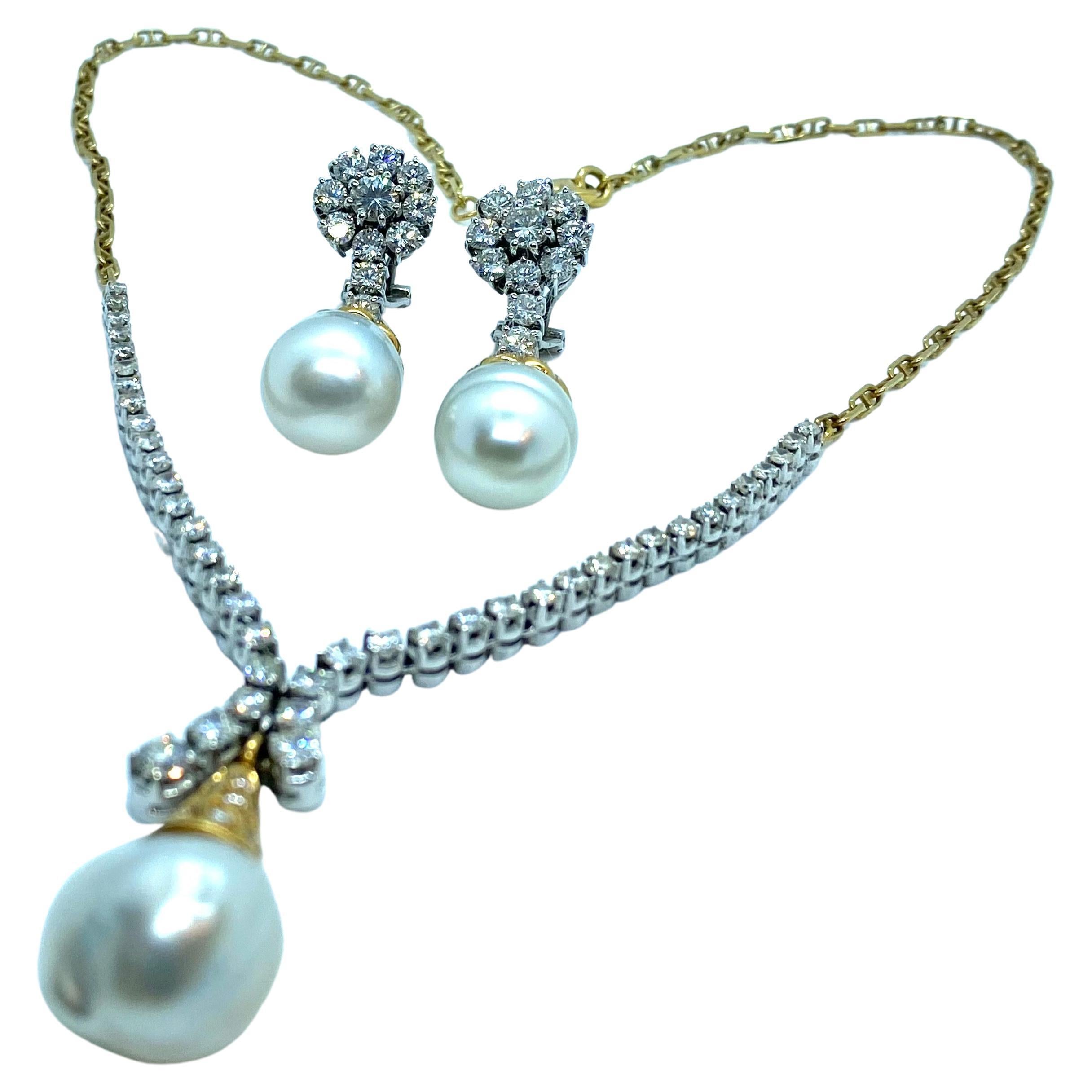 Exceptional pearls and diamonds necklace and pendant earrings Set For Sale