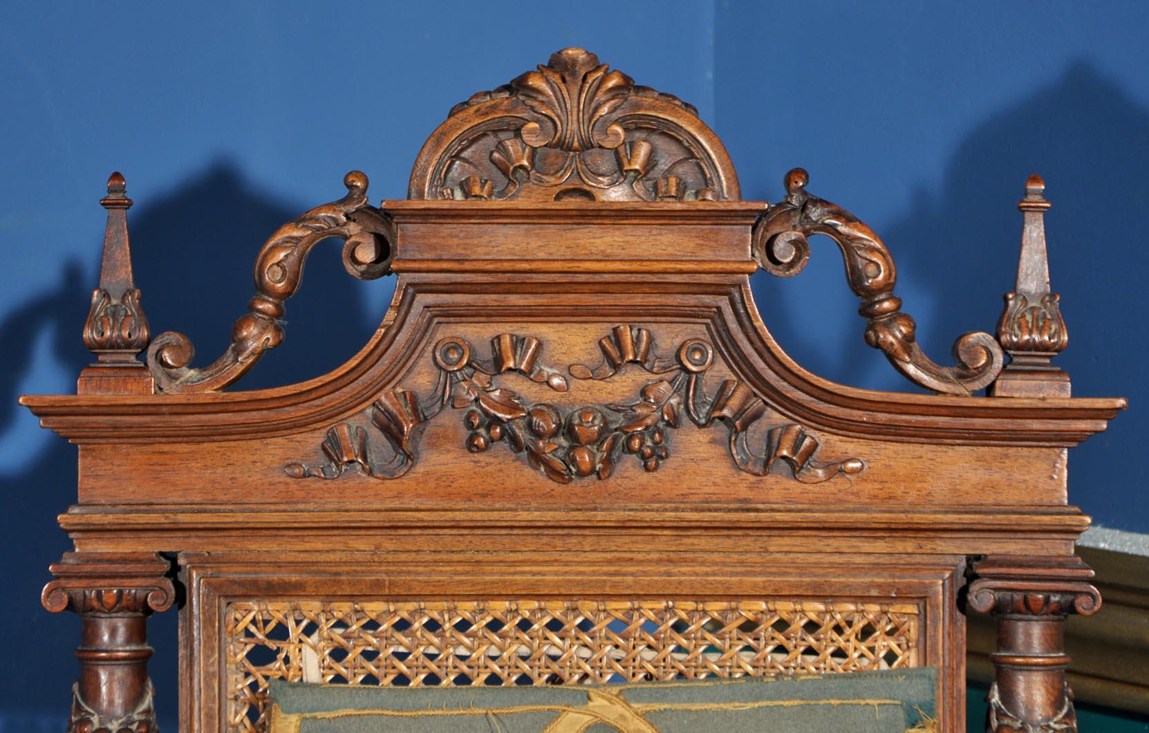 Exceptionnel ensemble de salle à manger de style néo-renaissance en noyer sculpté. en vente 6