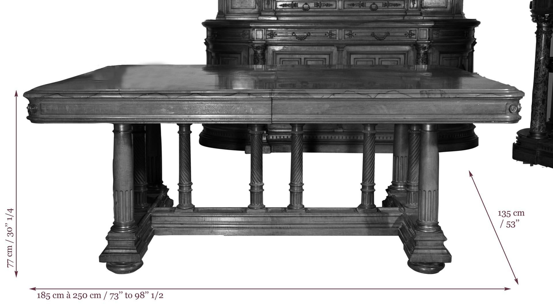 Exceptionnel ensemble de salle à manger de style néo-renaissance en noyer sculpté. en vente 10