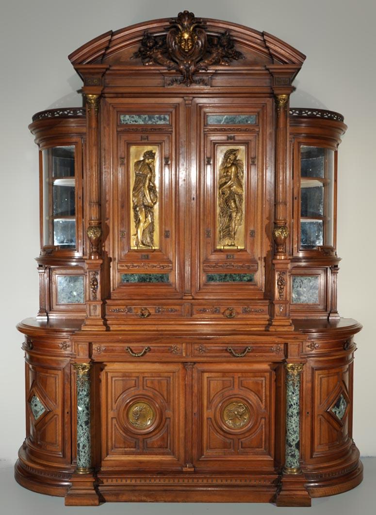 Eugène Frager, Meynard Manufacture (ébéniste), Ferdinand Barbedienne (bronzier), Louis-Constant Sevin (ornemaniste) - Exceptionnel ensemble de salle à manger de style néo-Renaissance en noyer sculpté.

Noyer, marbre vert antique, bronze doré. Le