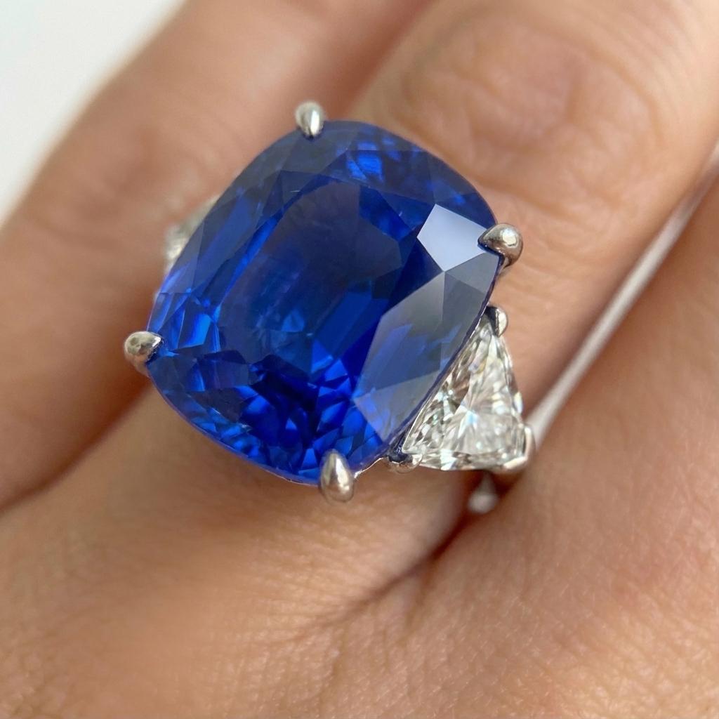 Exceptional NO HEAT Ceylon Blue Sapphire Ring – 10.63 Carats For Sale