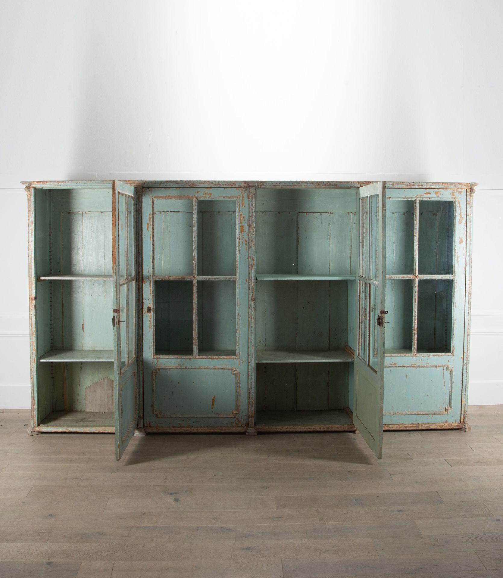 Außergewöhnlicher norditalienischer Shop-Vitrinenschrank 3
