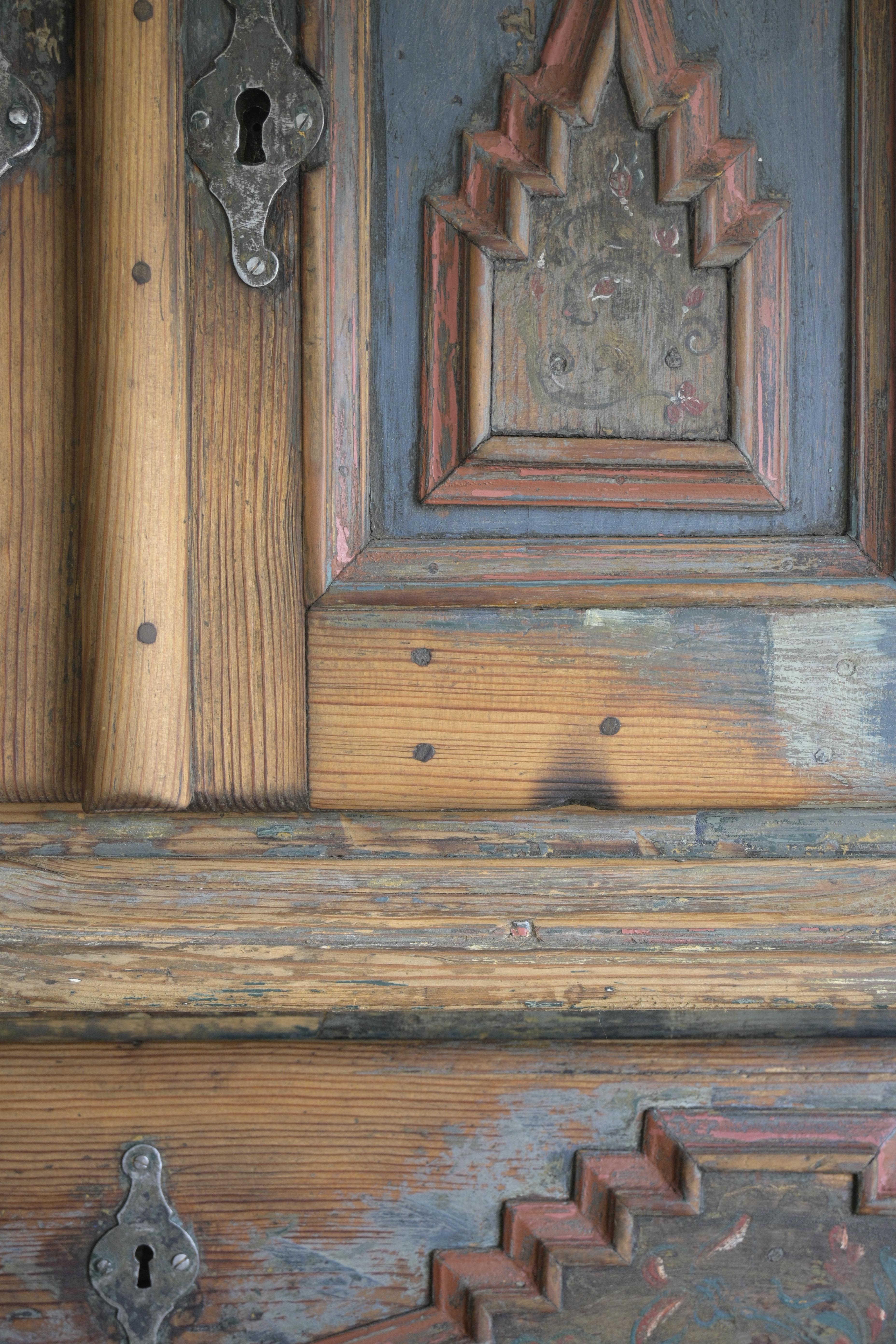 Außergewöhnlicher norwegischer Schrank aus Gulbrandsdalen um 1730 im Angebot 4