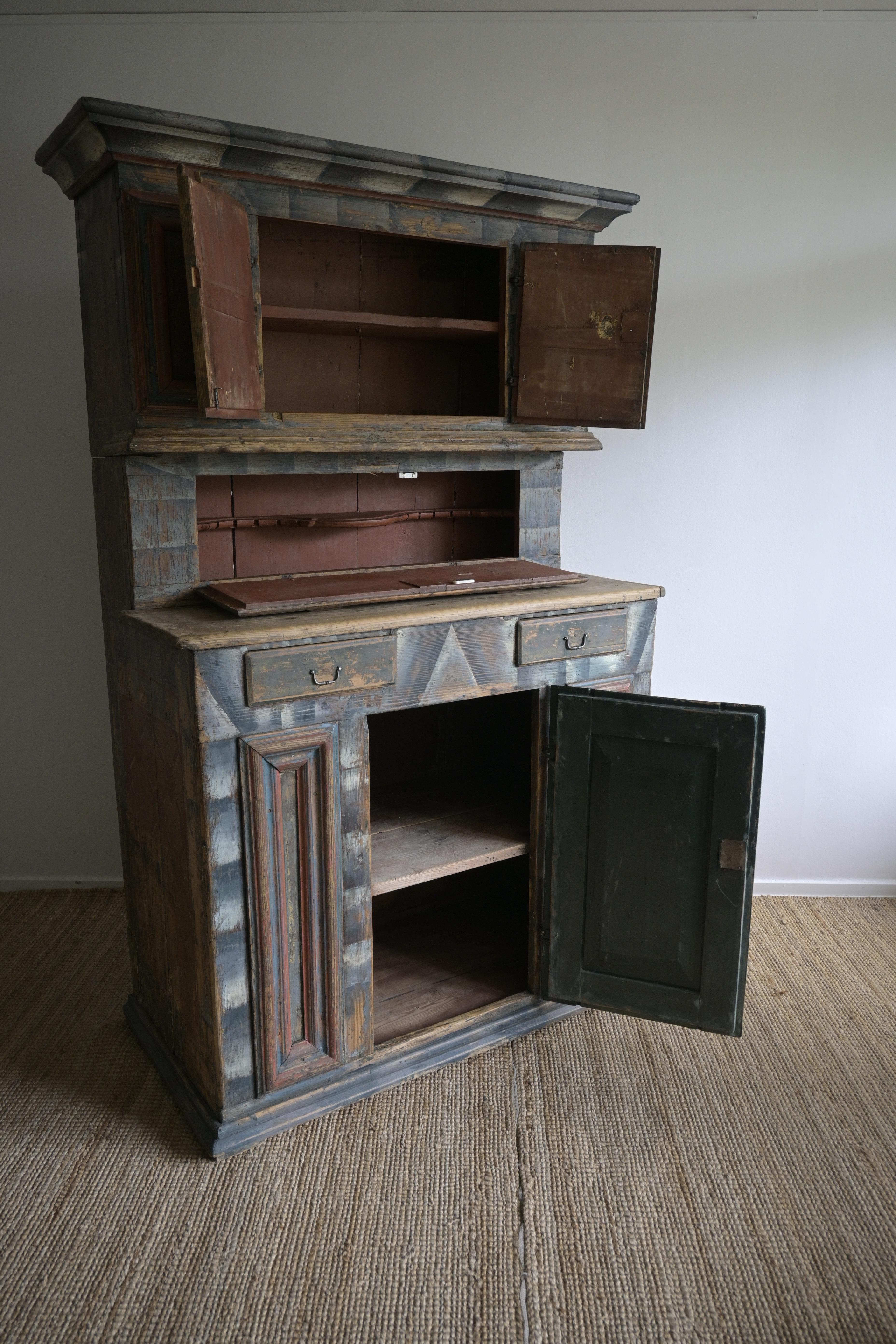 Außergewöhnlicher norwegischer Schrank aus Gulbrandsdalen um 1730 im Angebot 7