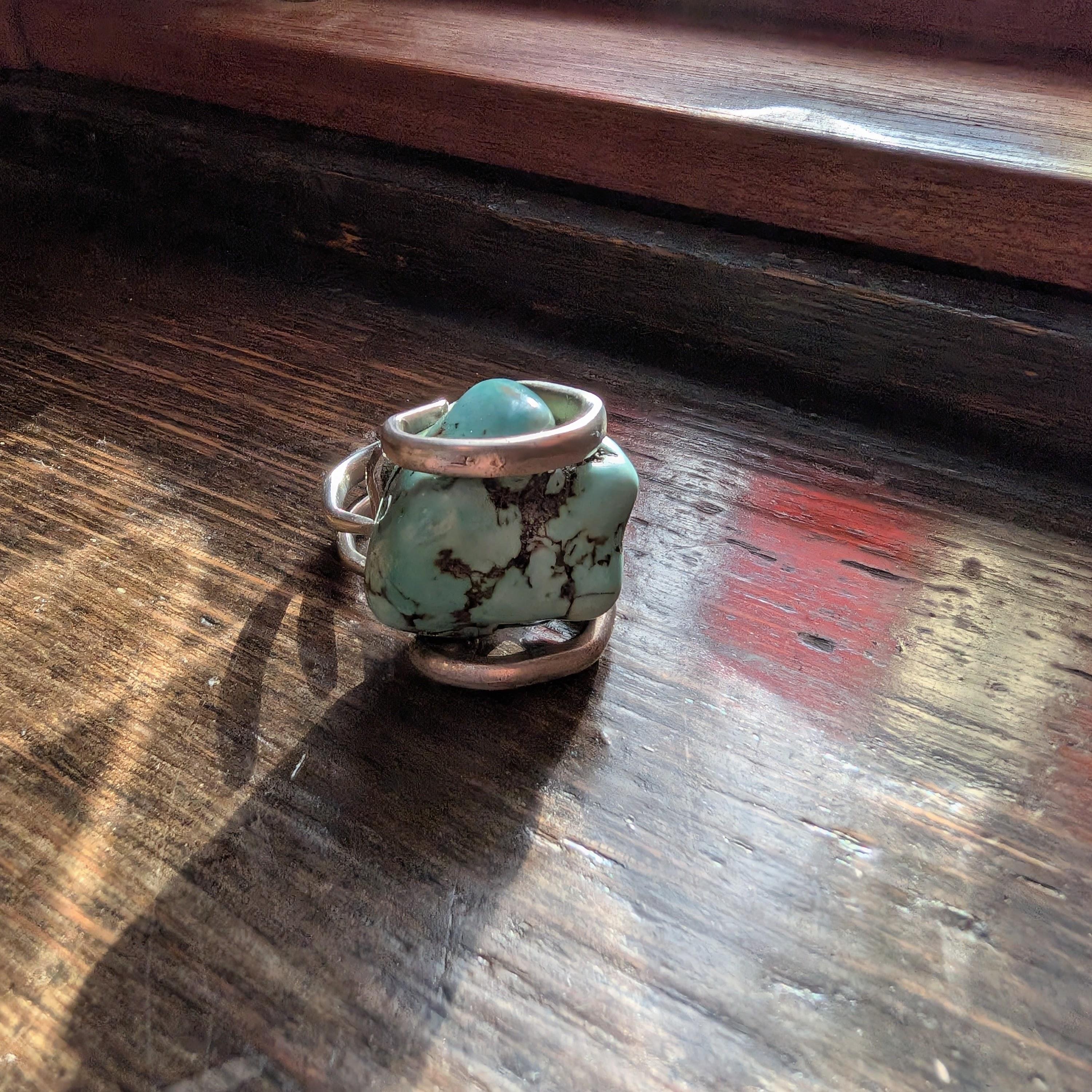 Eccezionale anello con pepita di turchese del Nevada di vecchia data con incastonatura in argento fatta a mano in vendita 4