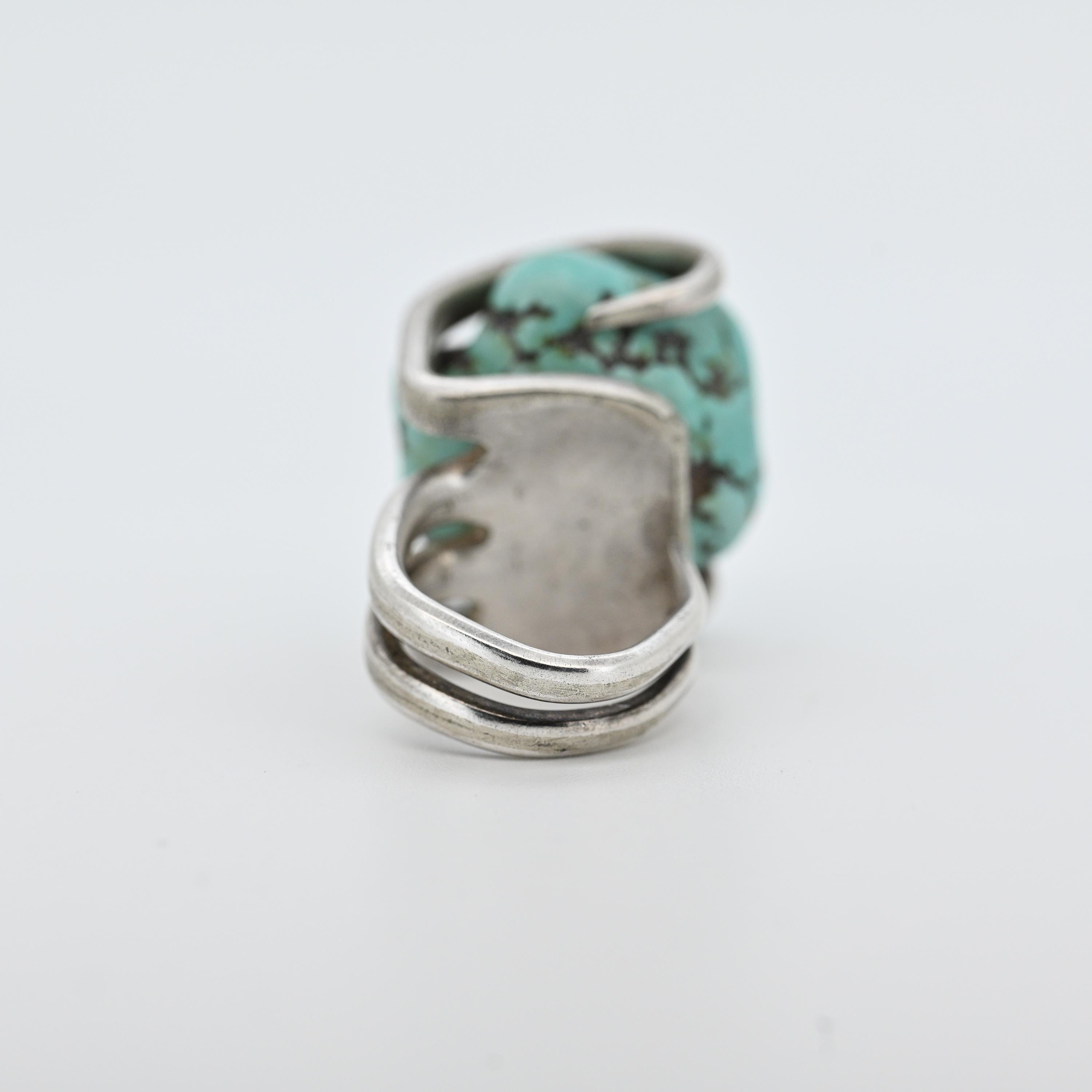 Perlina Eccezionale anello con pepita di turchese del Nevada di vecchia data con incastonatura in argento fatta a mano in vendita