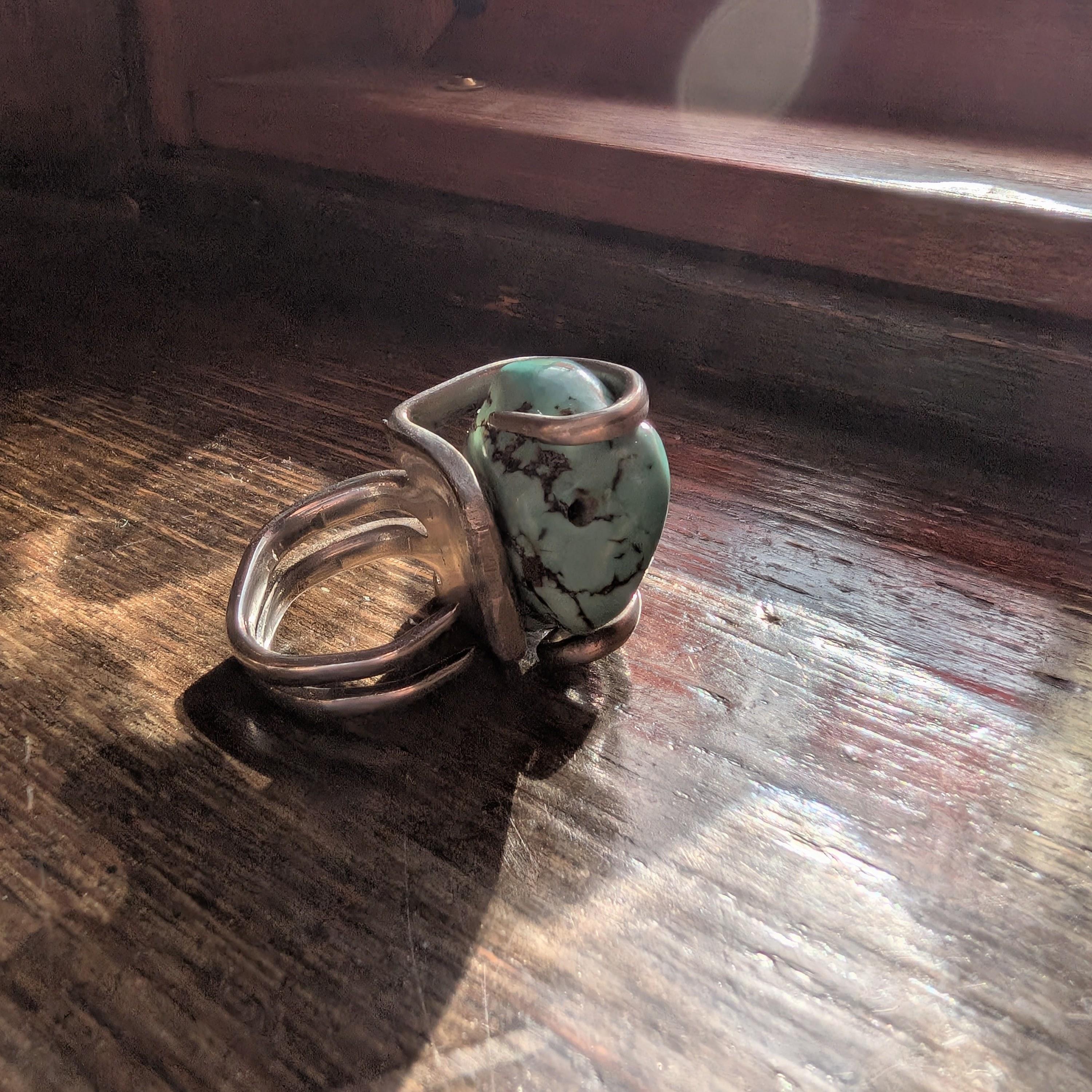 Eccezionale anello con pepita di turchese del Nevada di vecchia data con incastonatura in argento fatta a mano in vendita 3