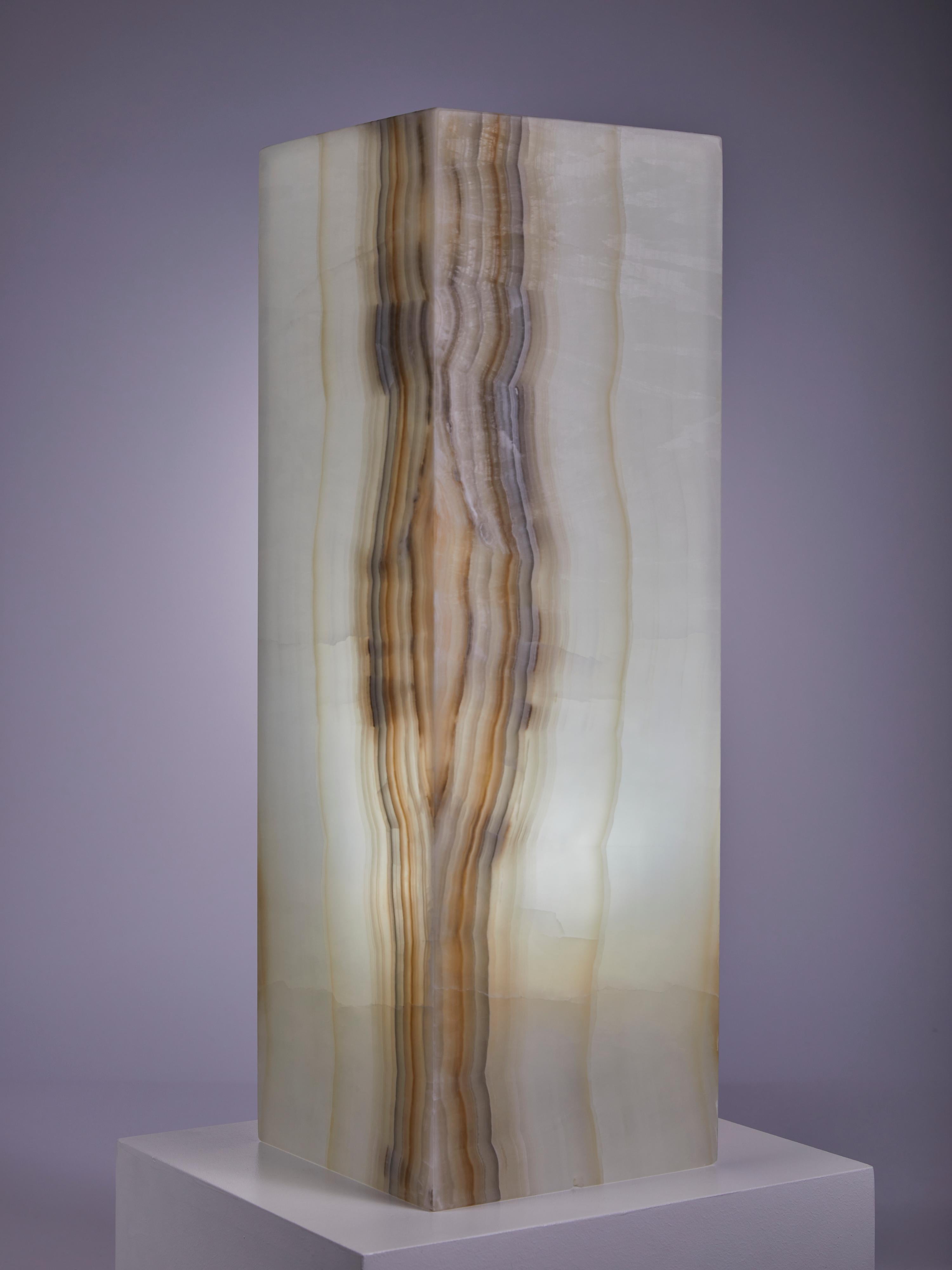 Exceptional Onyx lamp For Sale 4