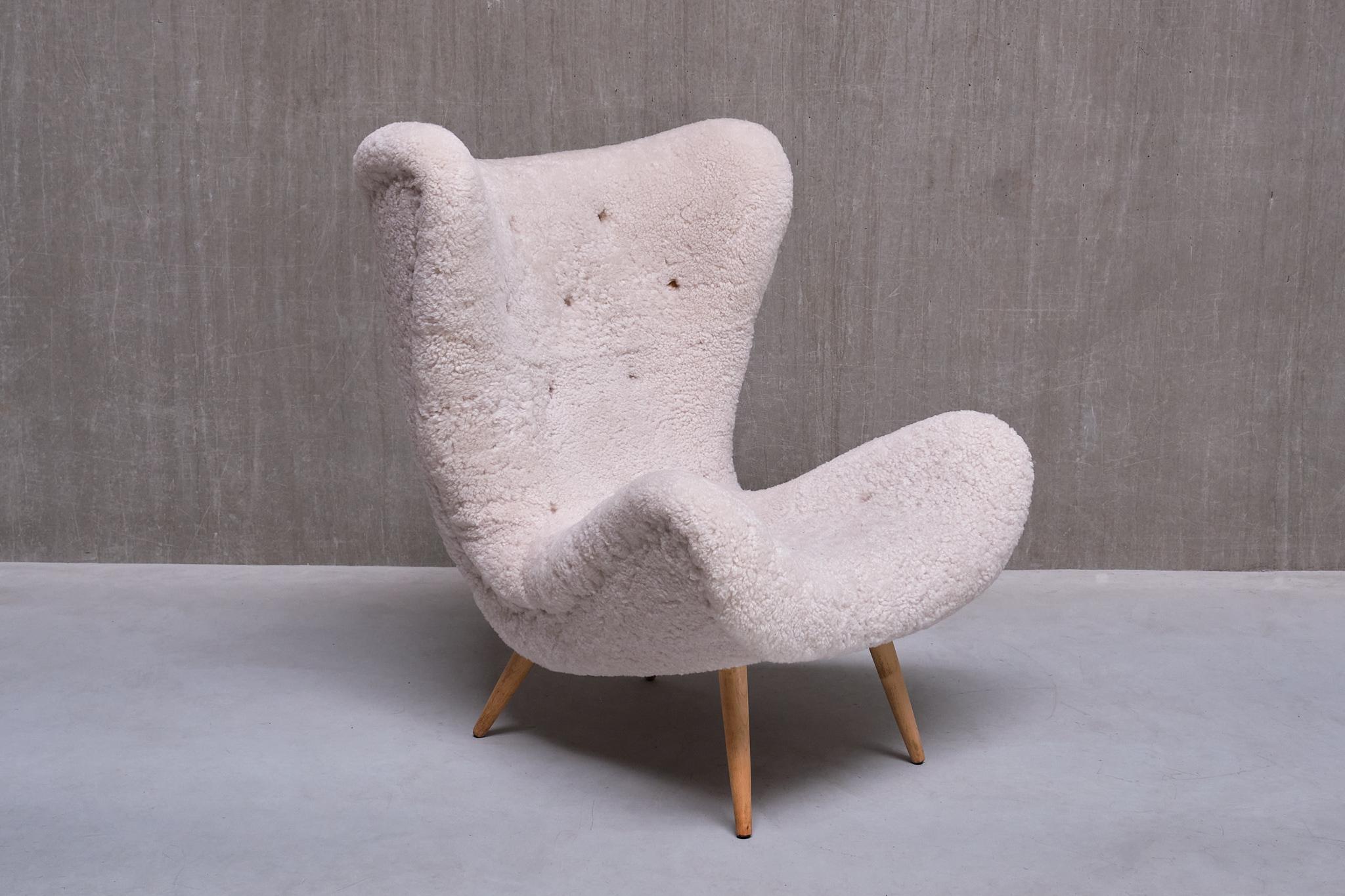 Exceptional Organic Swedish Modern Easy Chair in Sheepskin and Beech, Late 1940s For Sale 1