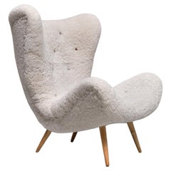 Exceptionnelle chaise moderne suédoise en peau de mouton et hêtre, fin des années 1940