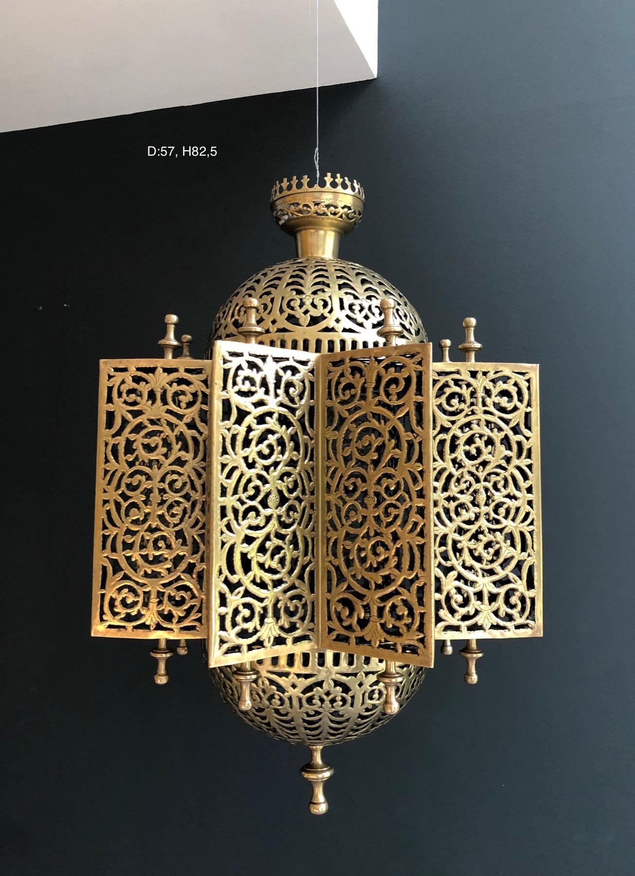 Exceptionnelle lanterne orientale en laiton en vente 4
