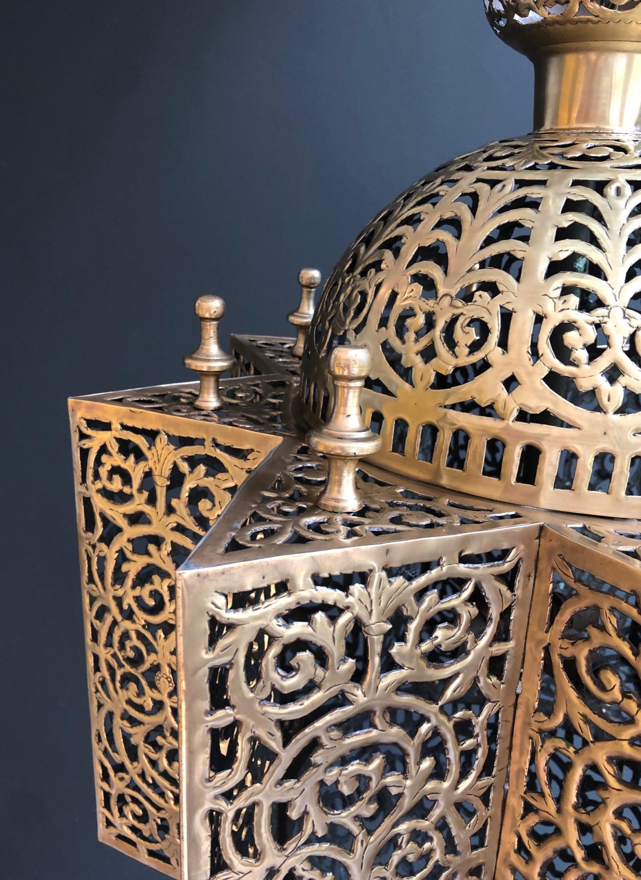 Exceptional Oriental Brass Lantern In Good Condition For Sale In Marcq-en-Barœul, Hauts-de-France