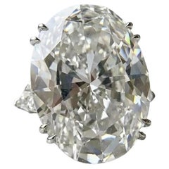 Exceptional Oval Brilliant Diamond Ring with Trillion Accents – Platinum