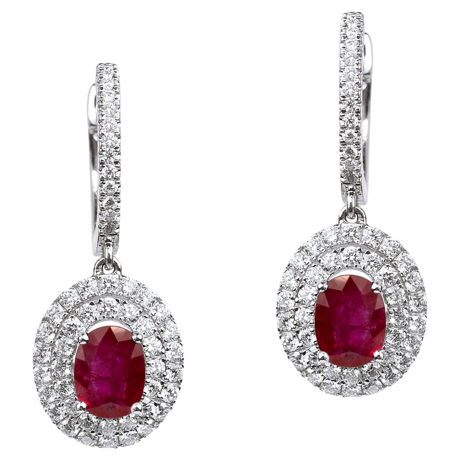 Excepcionales pendientes colgantes de rubí natural ovalado, halo de diamantes en oro de 18k