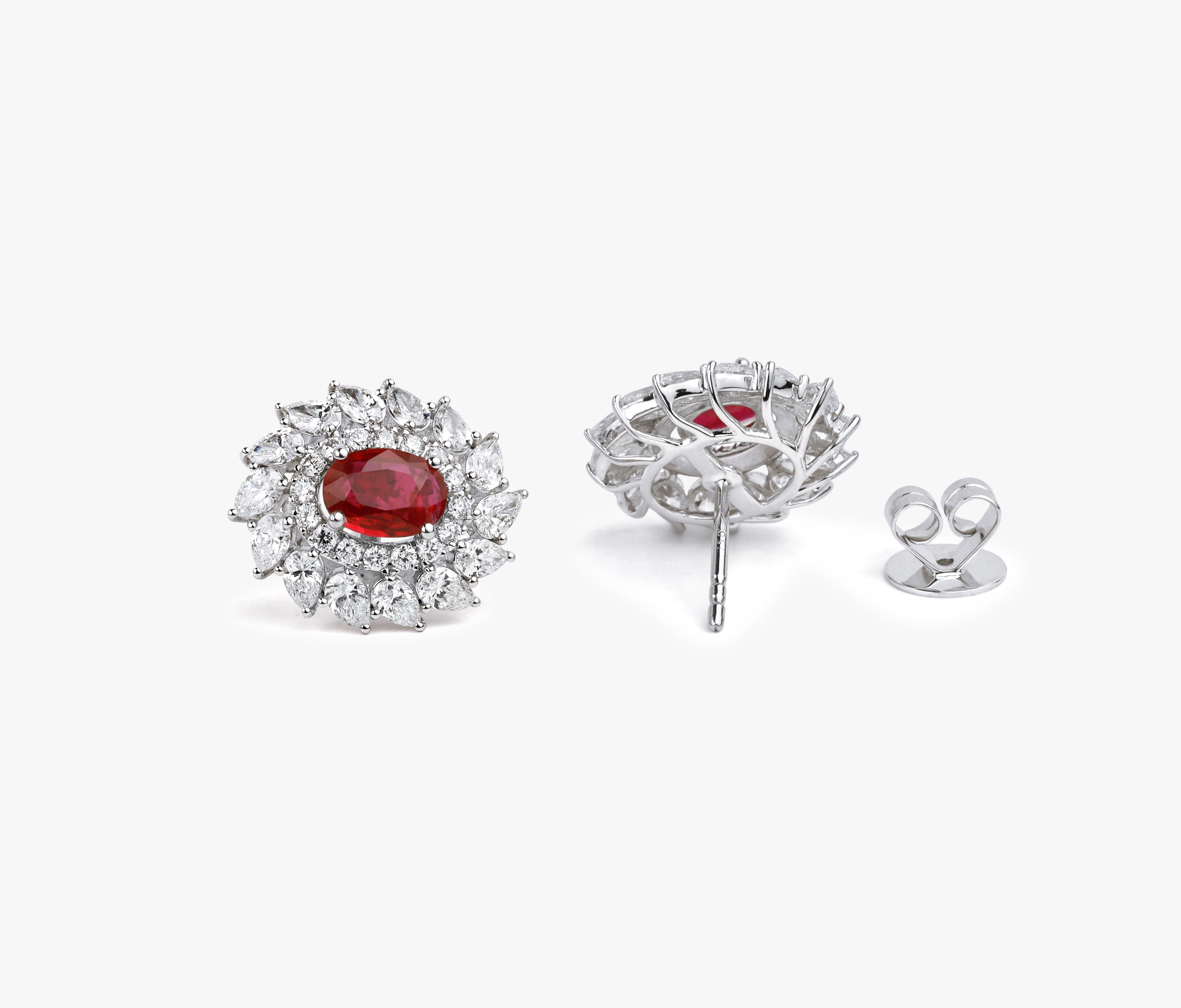 Art Deco Exceptional oval natural ruby diamond stud earrings, halo diamond in 18k gold For Sale