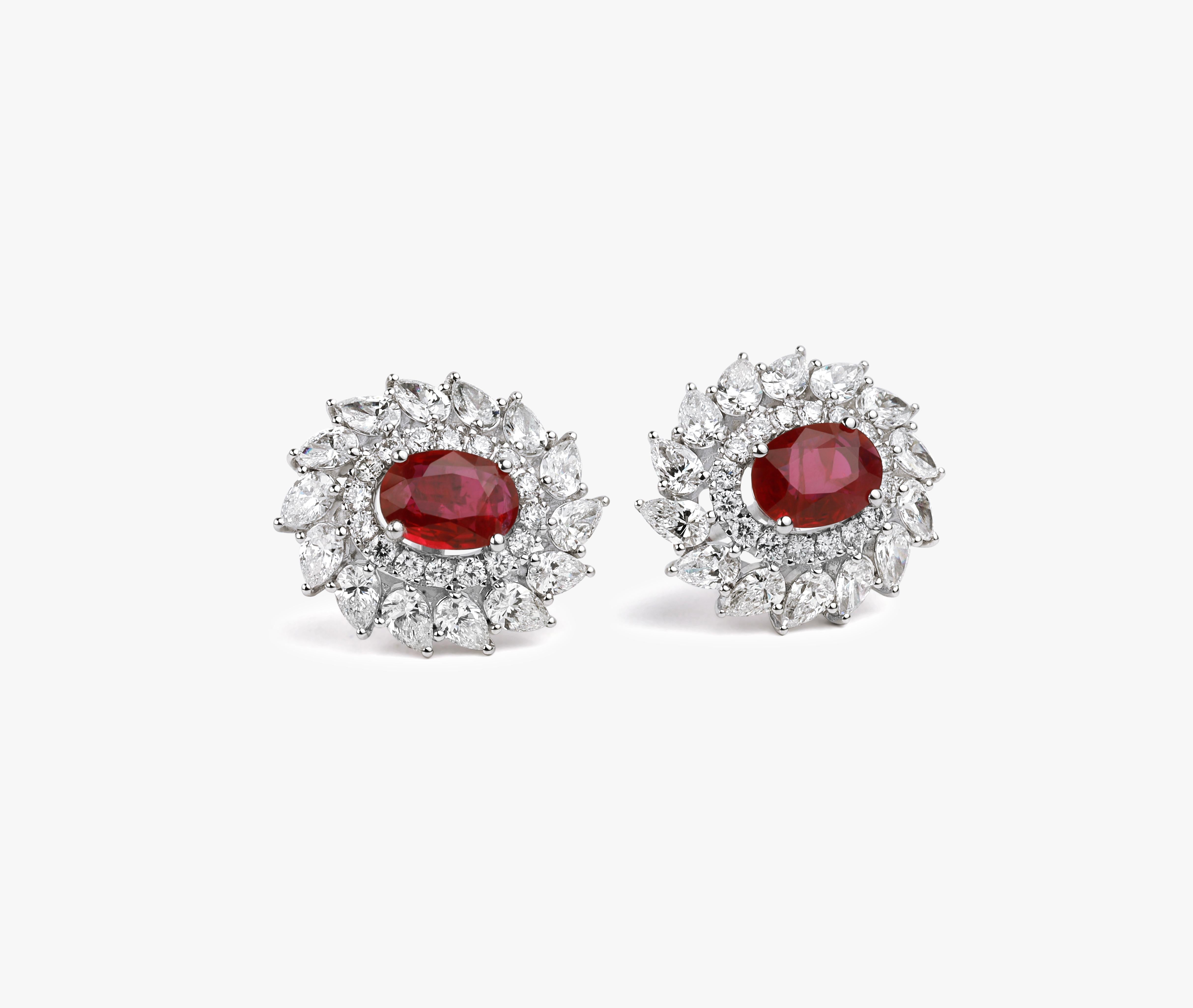 Oval Cut Exceptional oval natural ruby diamond stud earrings, halo diamond in 18k gold For Sale
