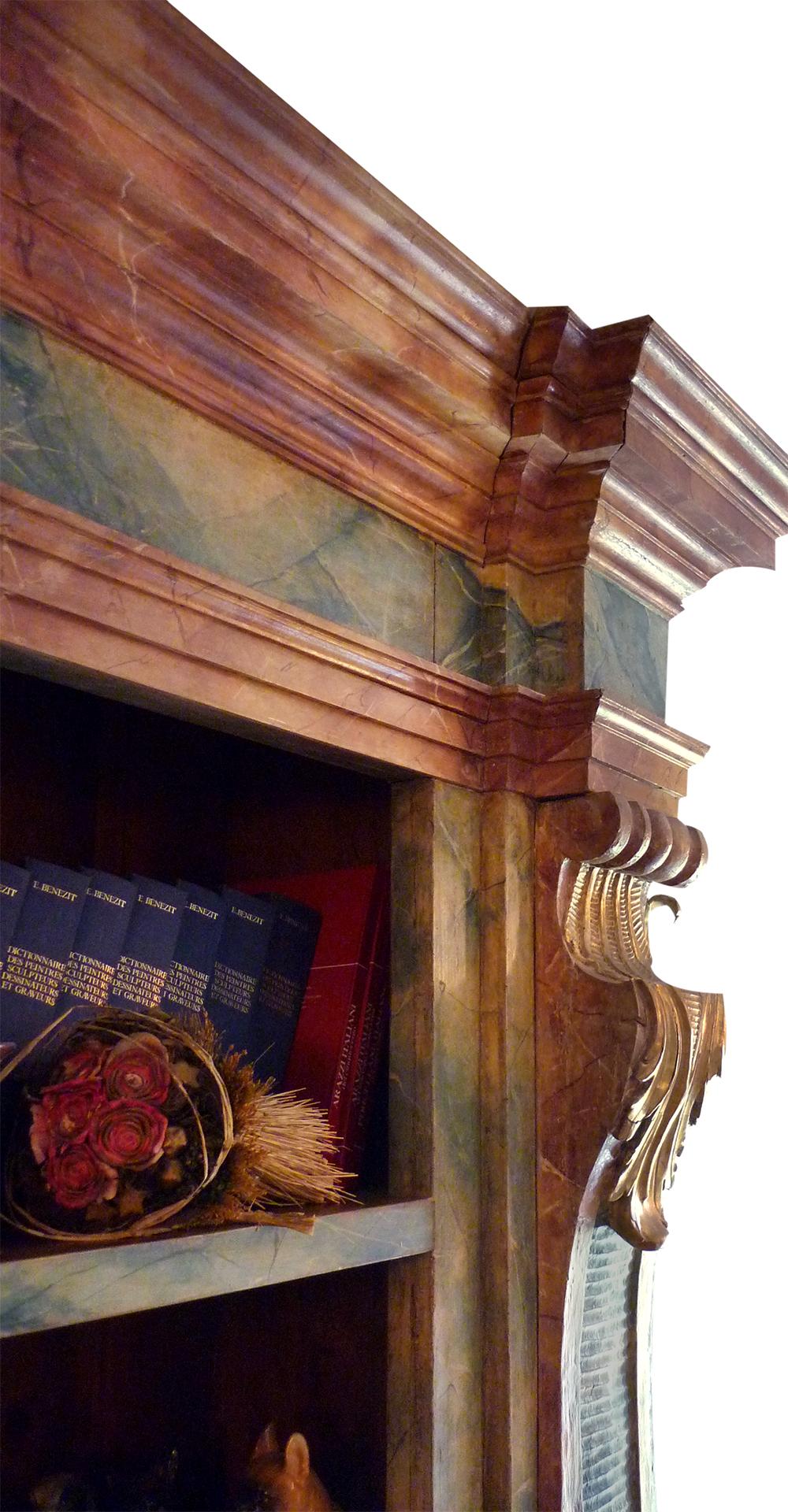 Exceptional bookcase painted in blue and red with gold leaf carvings.
Two large side pillars, with richly carved scrolls, lacquered and gilded with gold leaf, on the notches carved and gilded acanthus leaves.
Rich upper cornice lacquered with blue