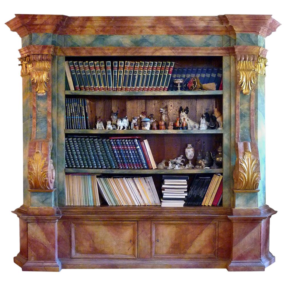 Außergewöhnliches bemaltes Bücherregal mit Blattgoldschnitzereien