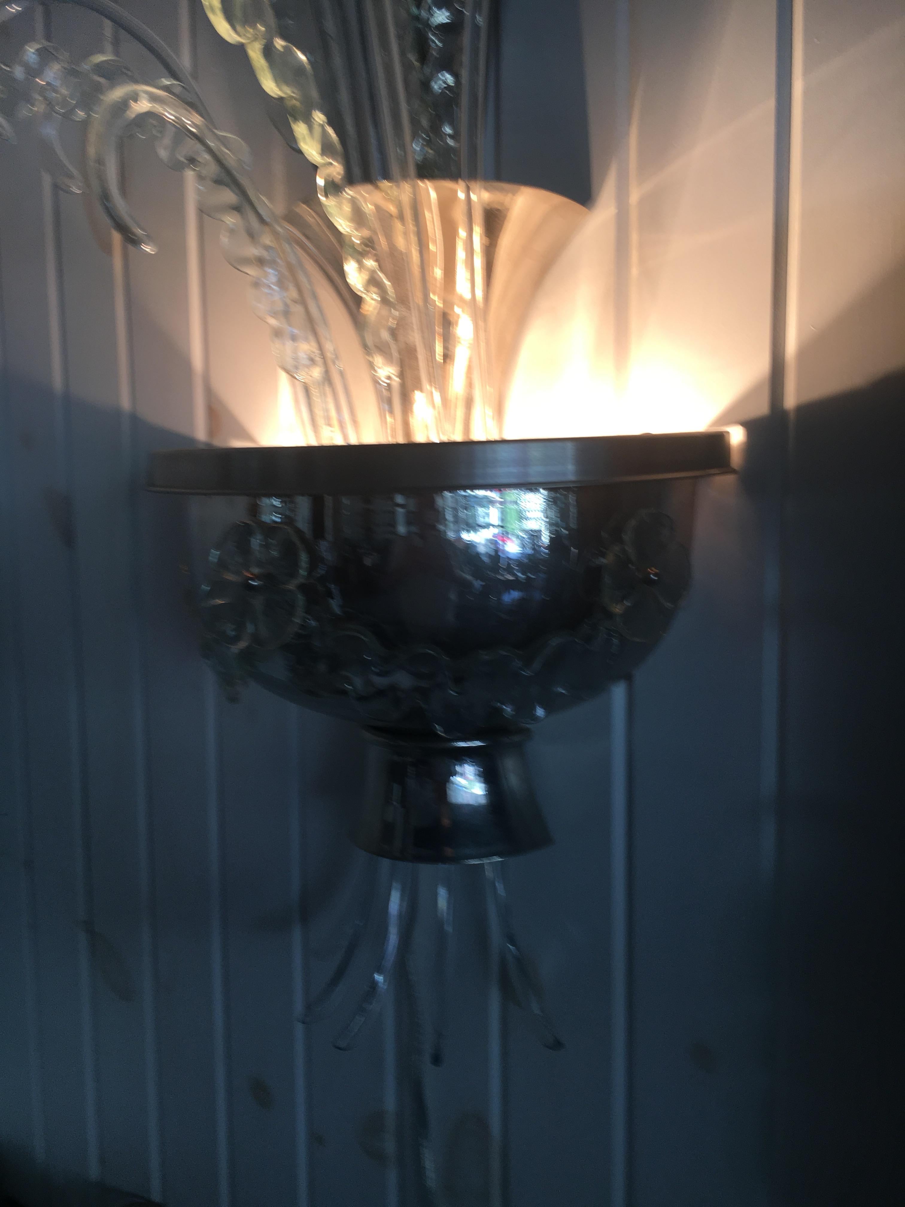 Nickel Eccezionale coppia di lampade a tre piani Art Deco in nichel e cristallo, completamente restaurate in vendita