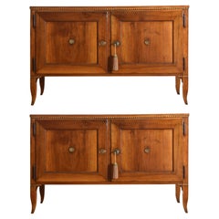 Exceptionnelle paire de crédences italiennes, vénitiennes, néoclassiques en noyer et bois doré, c.1790