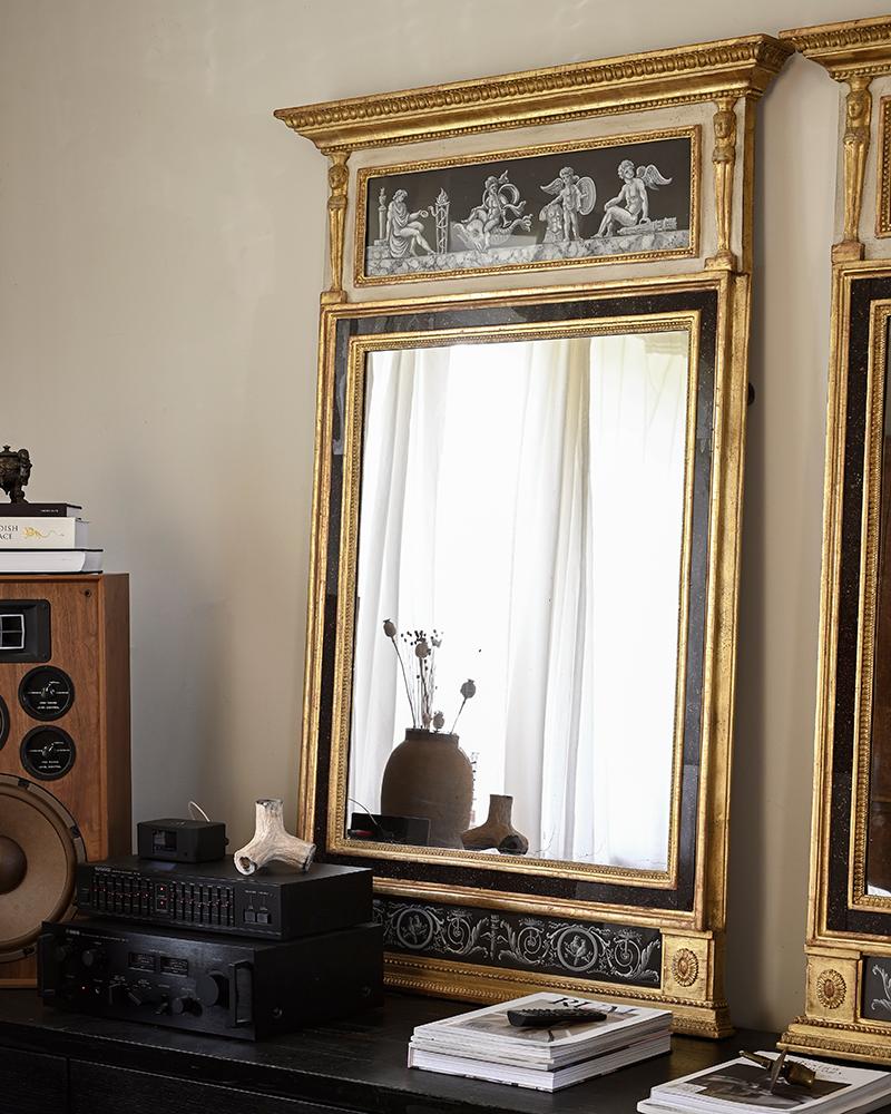 Außergewöhnliches Paar schwedischer gustavianischer vergoldeter Wood-Spiegel des 18. (Gustavianisch) im Angebot