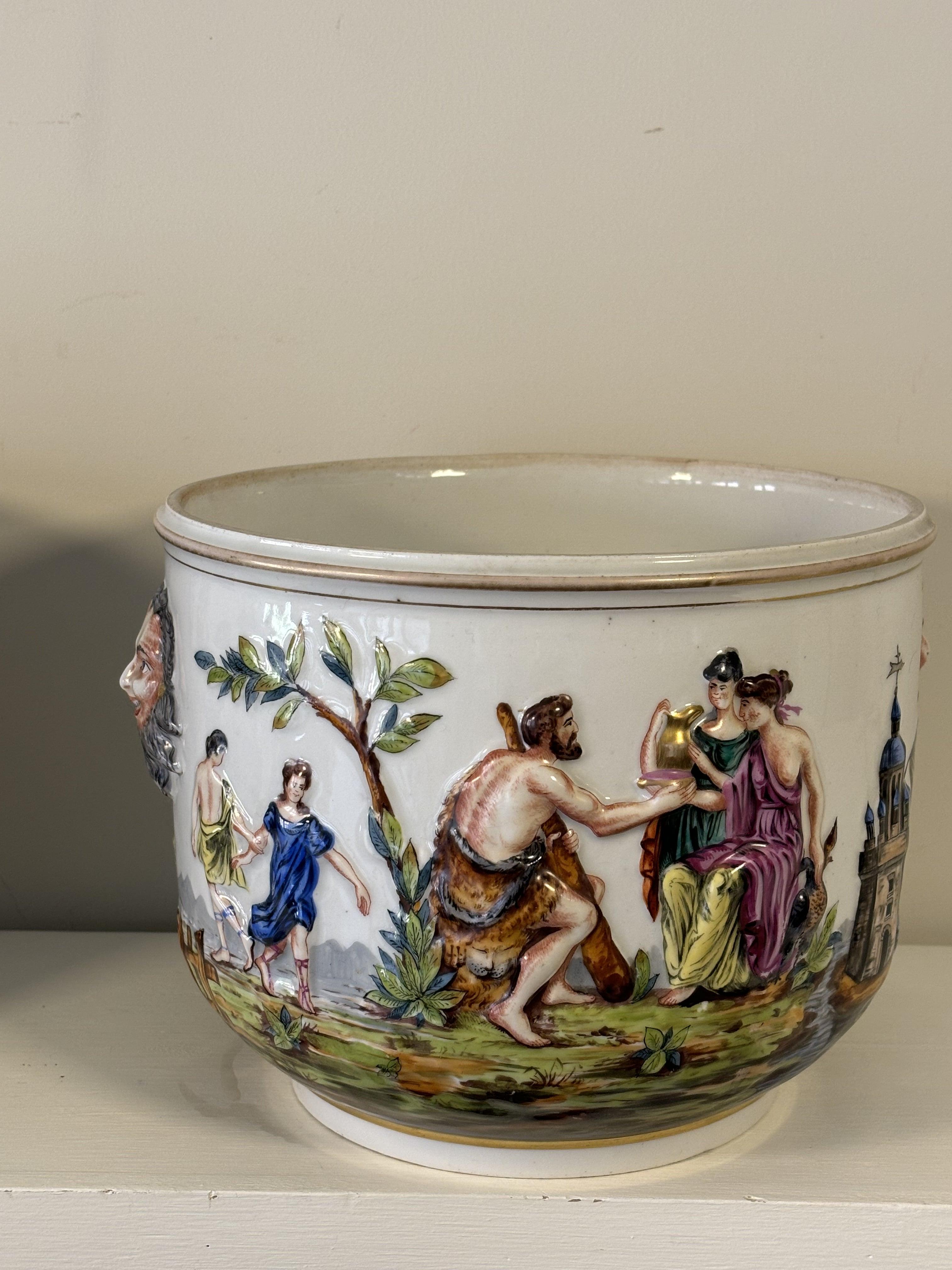 Exceptionnelle paire de cache-pots polychromes de Capodimonte du XIXe siècle en vente 3