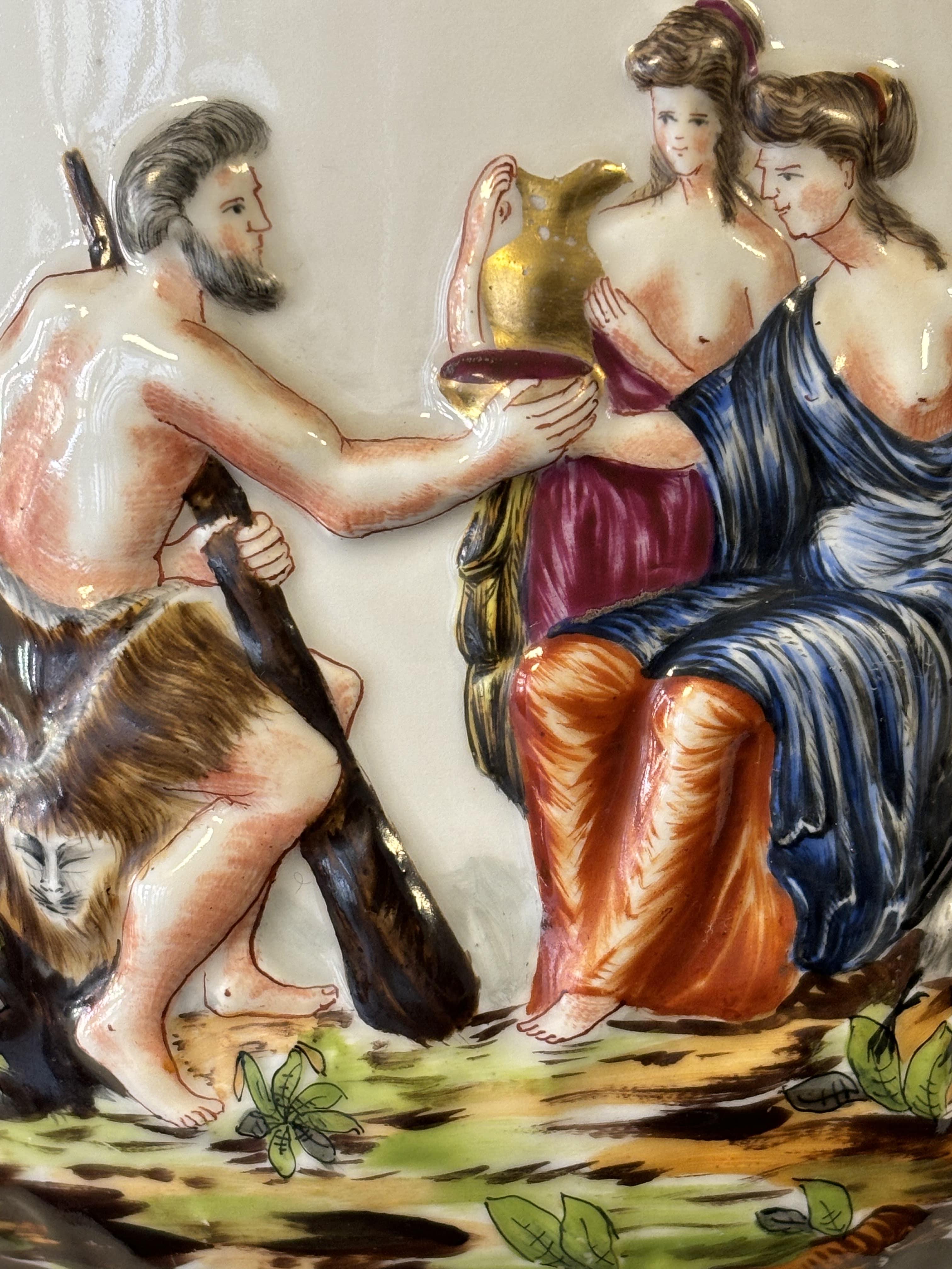Exceptionnelle paire de cache-pots polychromes de Capodimonte du XIXe siècle en vente 7