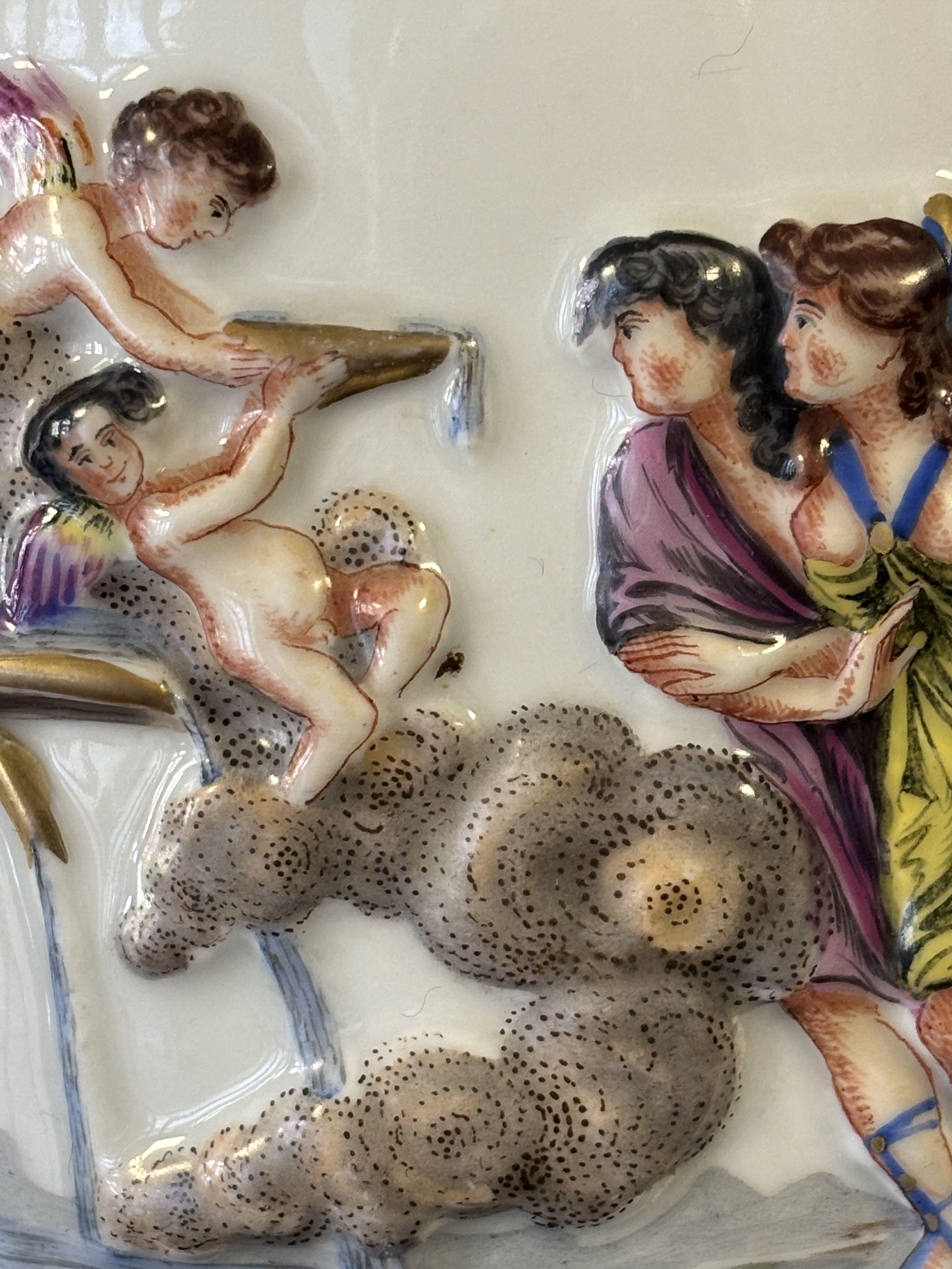 Exceptionnelle paire de cache-pots polychromes de Capodimonte du XIXe siècle en vente 9