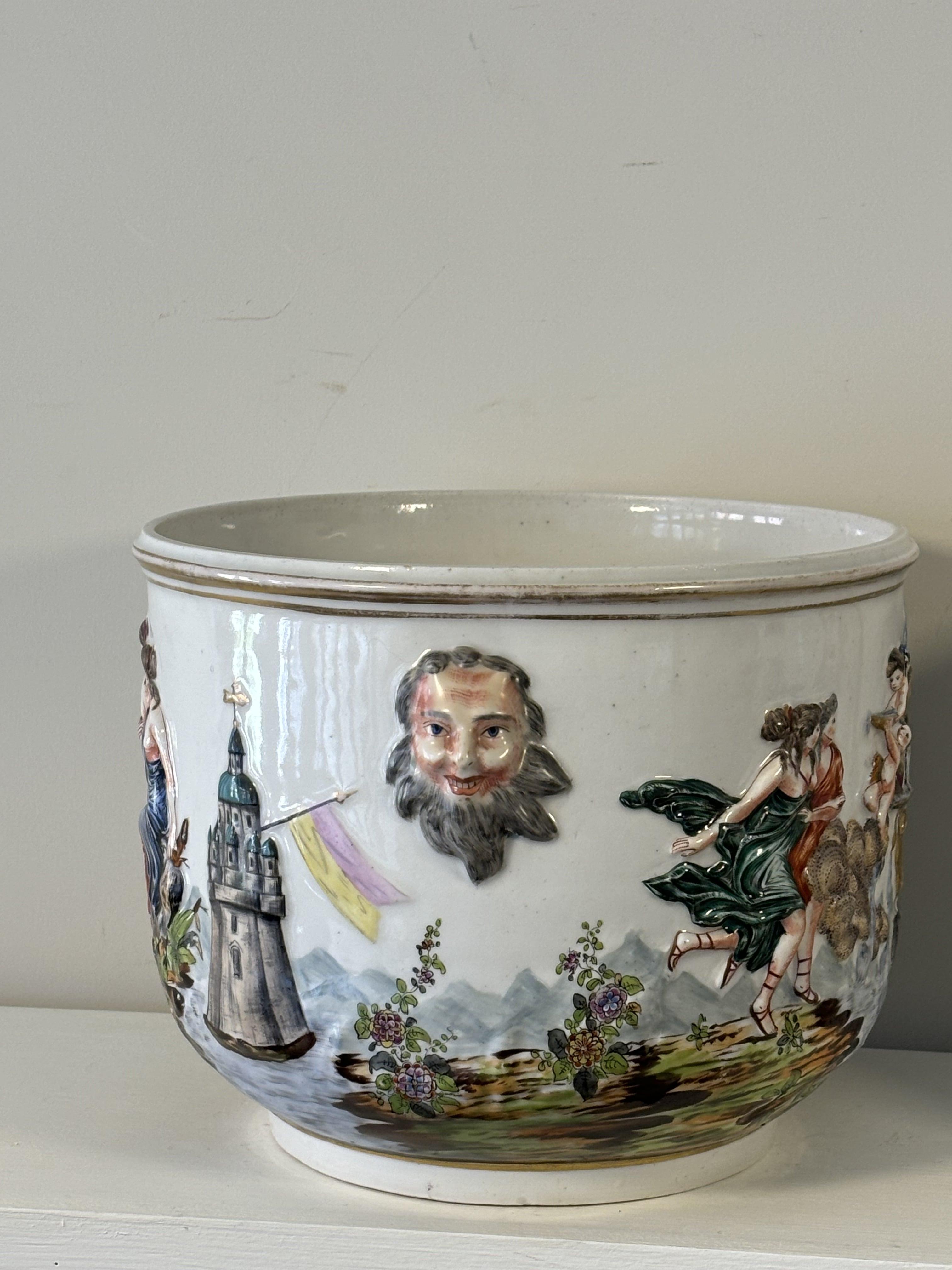 Rococo Exceptionnelle paire de cache-pots polychromes de Capodimonte du XIXe siècle en vente