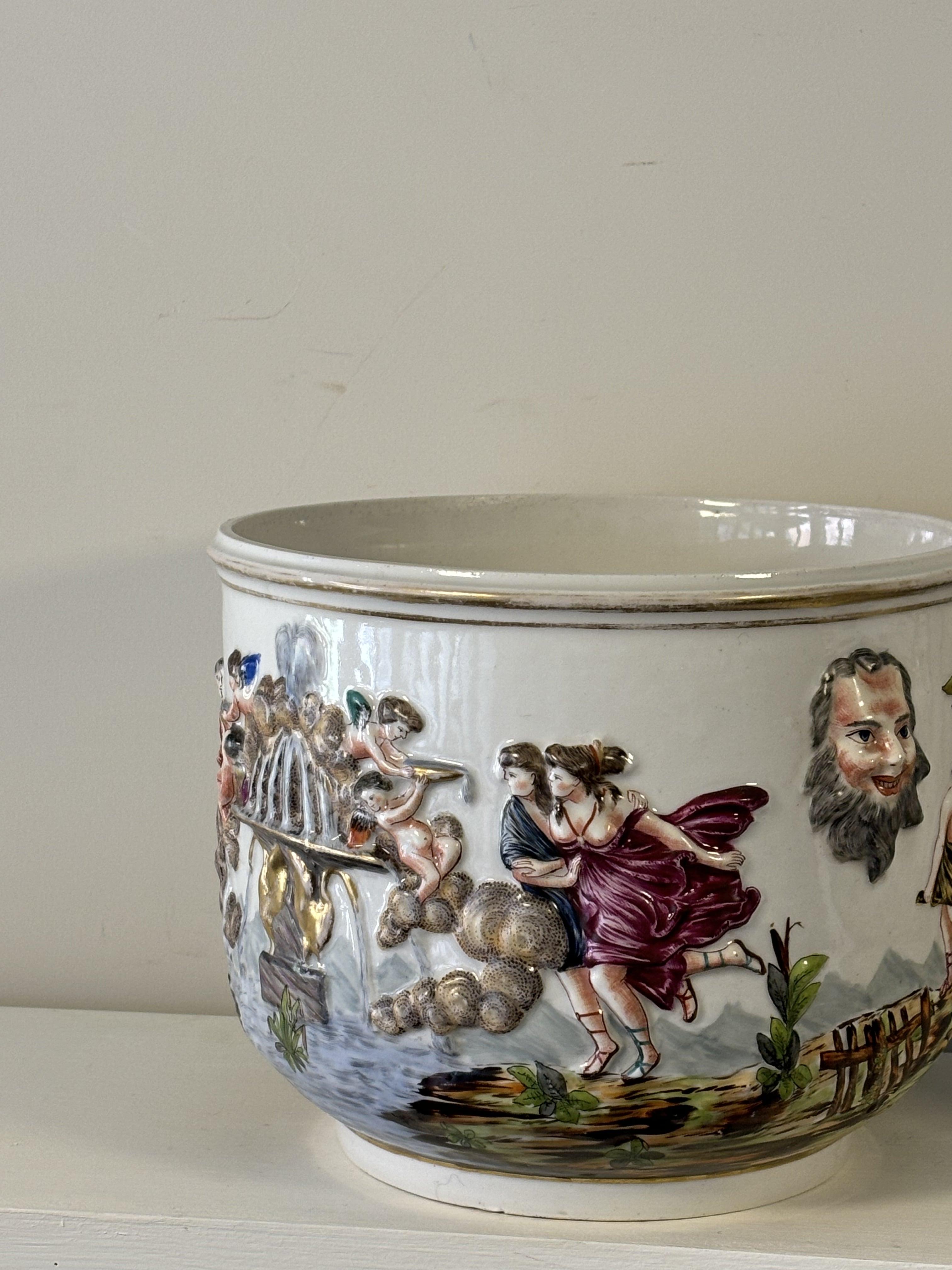 Émaillé Exceptionnelle paire de cache-pots polychromes de Capodimonte du XIXe siècle en vente