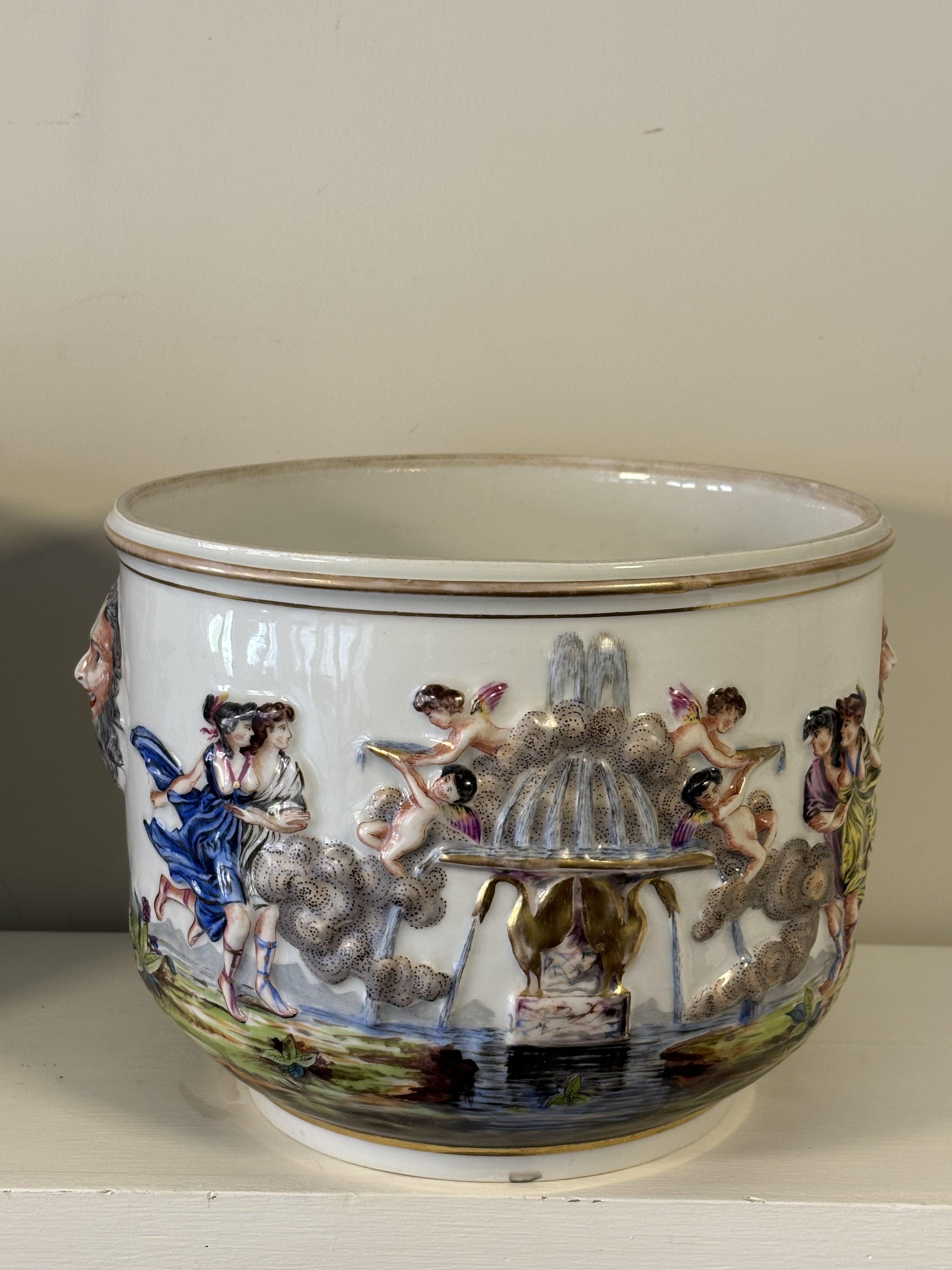 Exceptionnelle paire de cache-pots polychromes de Capodimonte du XIXe siècle en vente 1