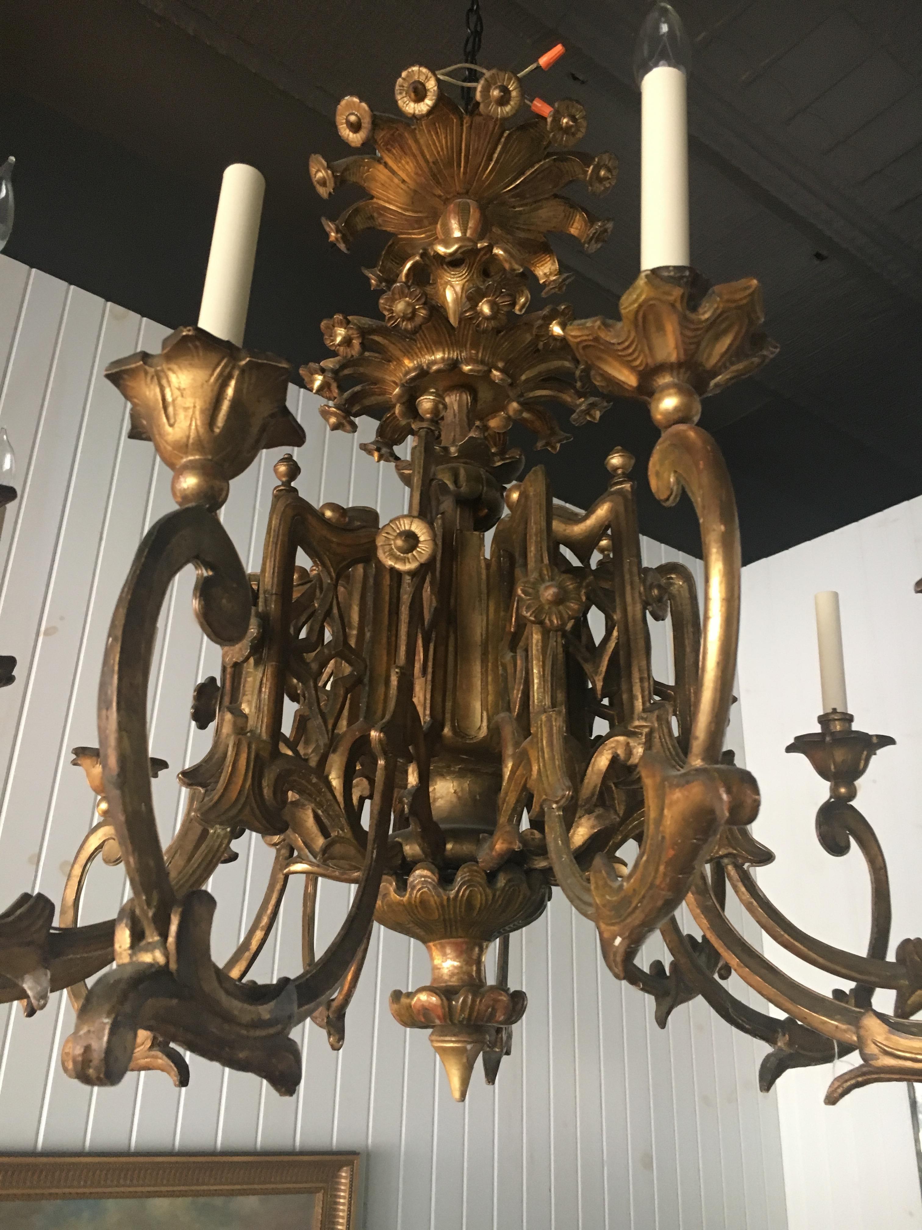 Exceptional Pair of 19th Century English Giltwood Twelve-Light Chandeliers In Good Condition In Buchanan, MI