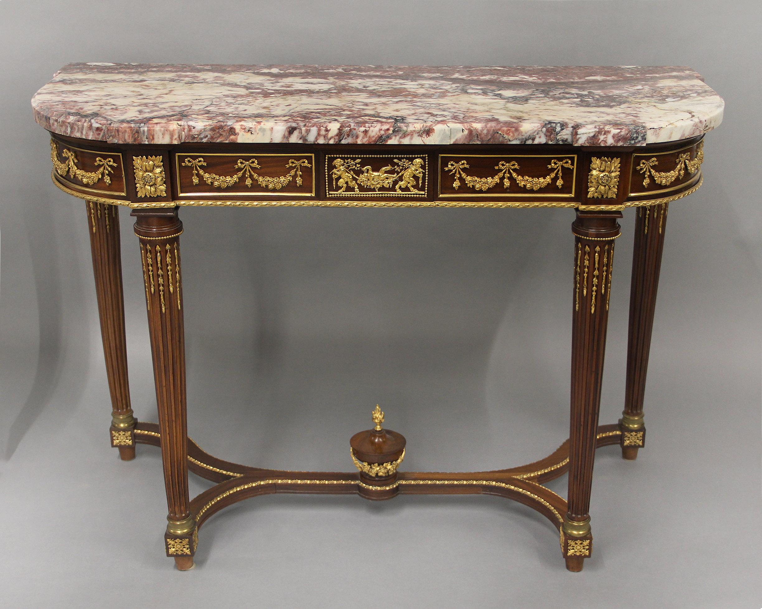 Außergewöhnliches Paar Konsolen aus vergoldeter Bronze im Louis-XVI.-Stil des 19. Jahrhunderts (Belle Époque) im Angebot