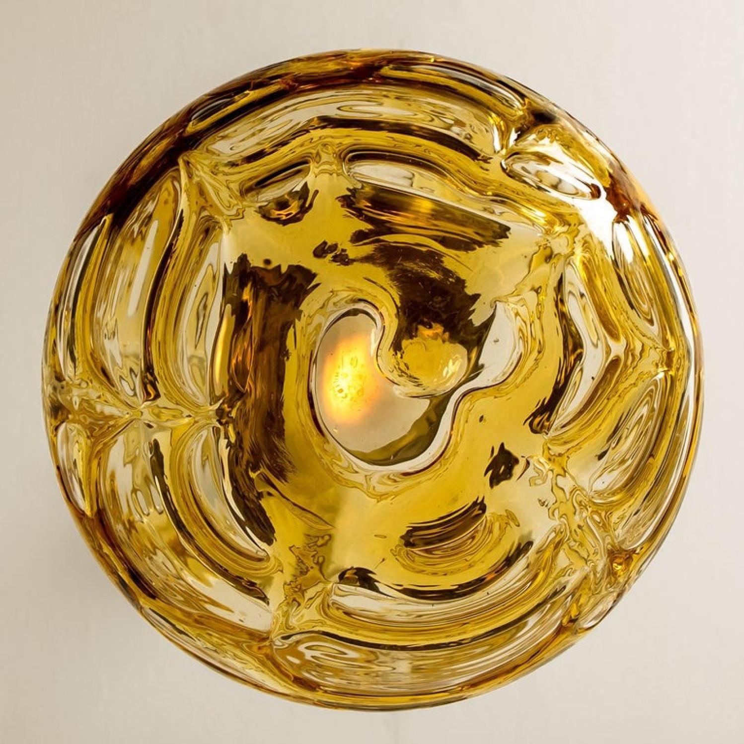 Exceptional Pair of Amber Murano Glass Pendant Lights Venini Style, 1970 For Sale 3
