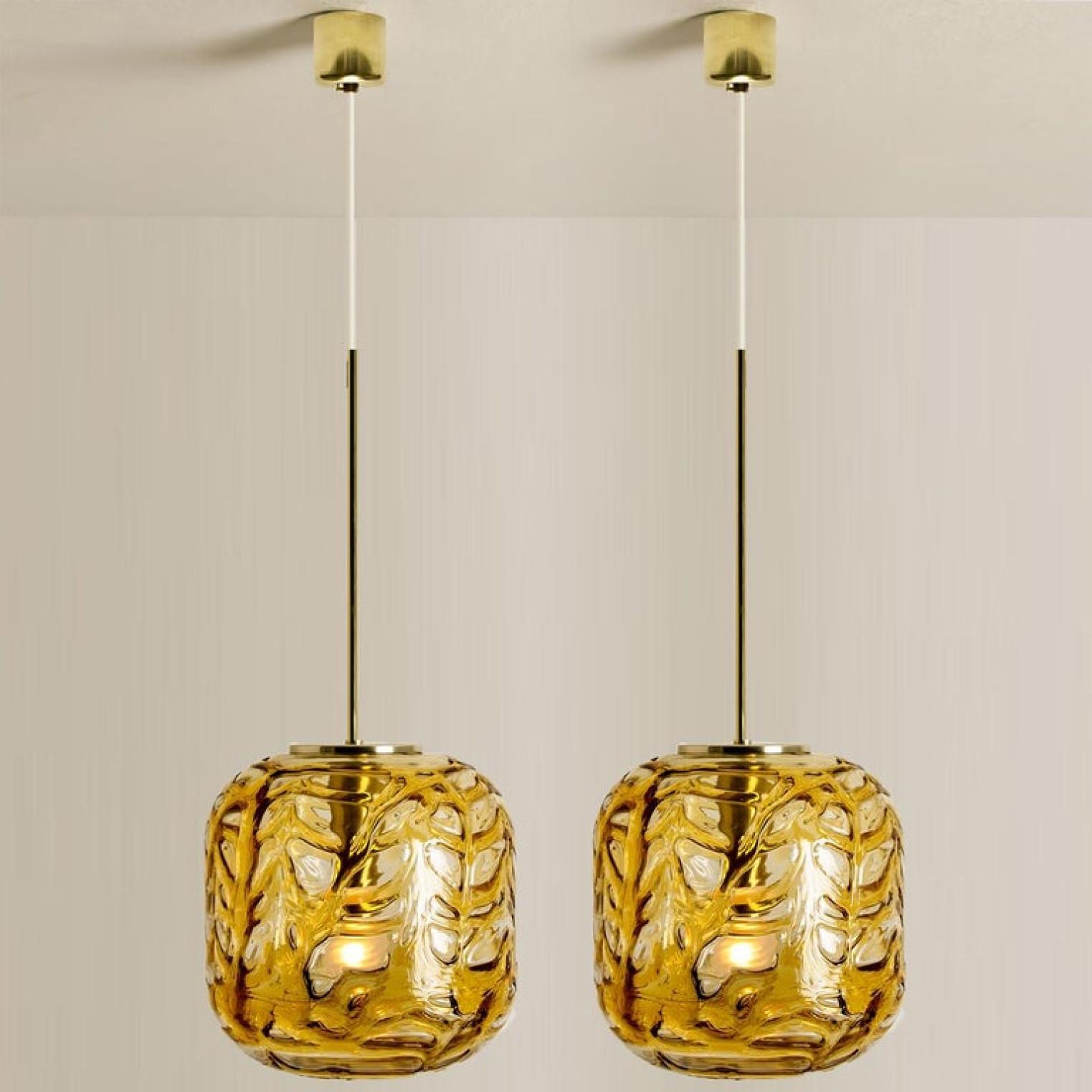 Exceptional Pair of Amber Murano Glass Pendant Lights Venini Style, 1970 For Sale 4