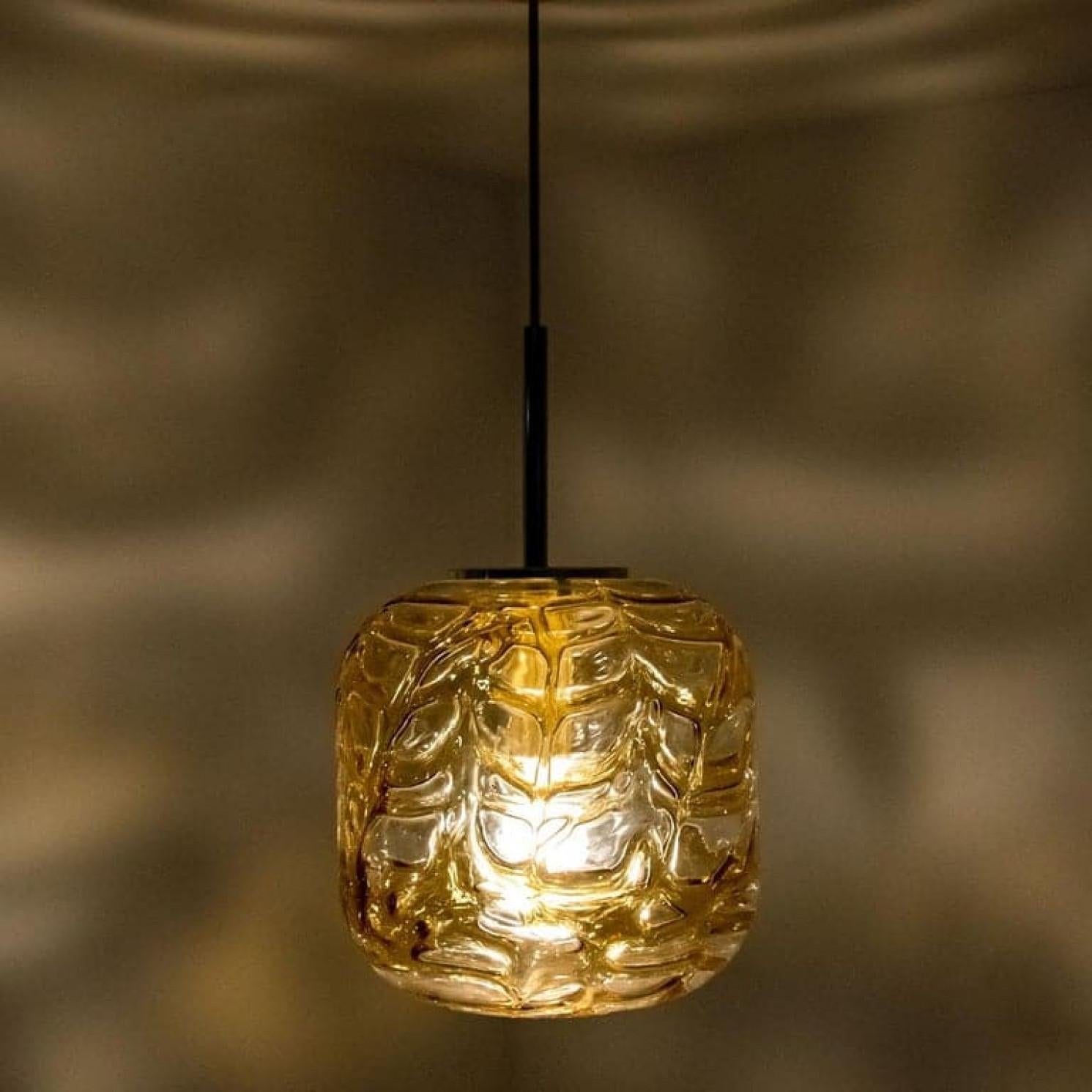 Mid-Century Modern Exceptional Pair of Amber Murano Glass Pendant Lights Venini Style, 1970 en vente