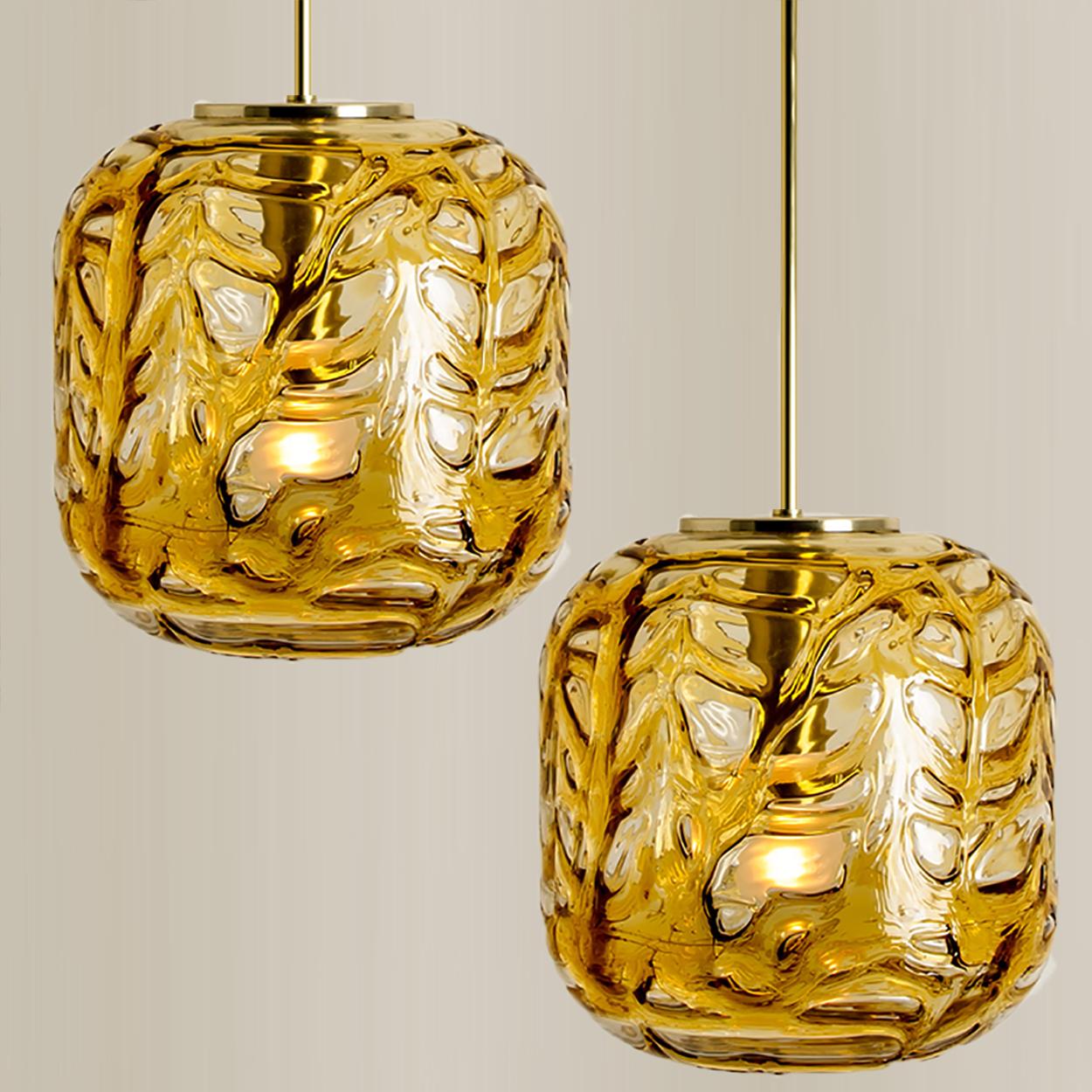 Exceptional Pair of Amber Murano Glass Pendant Lights Venini Style, 1970 2
