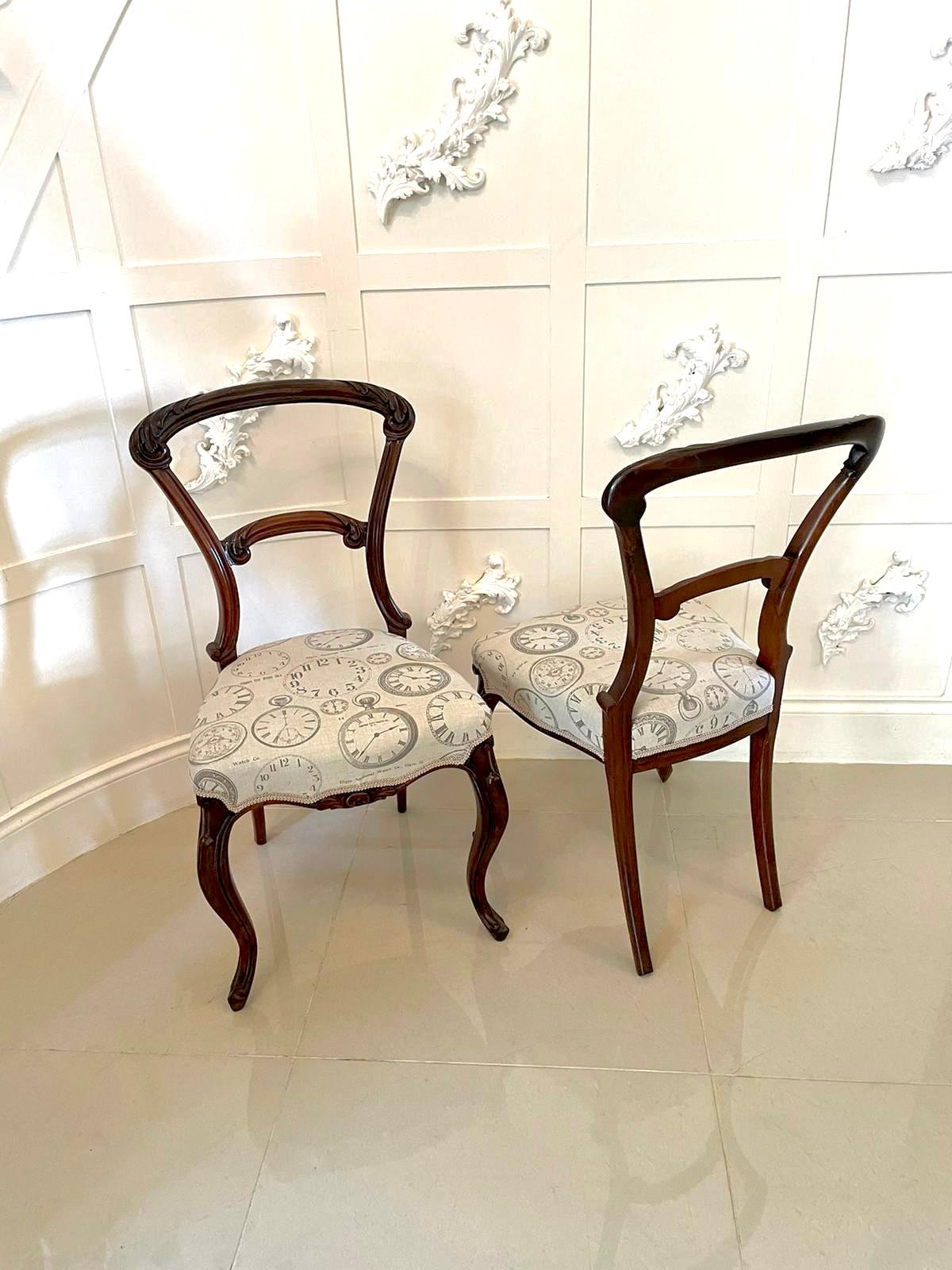 Exceptional quality pair of antique Victorian carved rosewood side chairs having a delightful carved and shaped top rail, carved centre splat, newly reupholstered seats with a carved serpentine front rail, supported on elegant cabriole legs to the